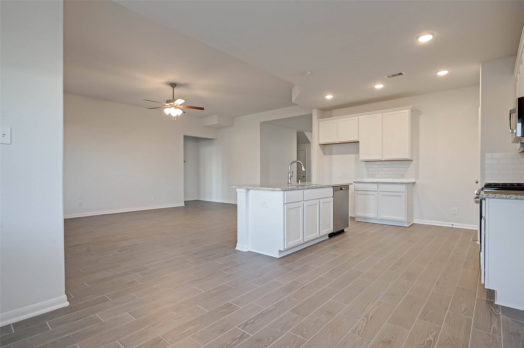 939 Summer Village Way Property Photo 14