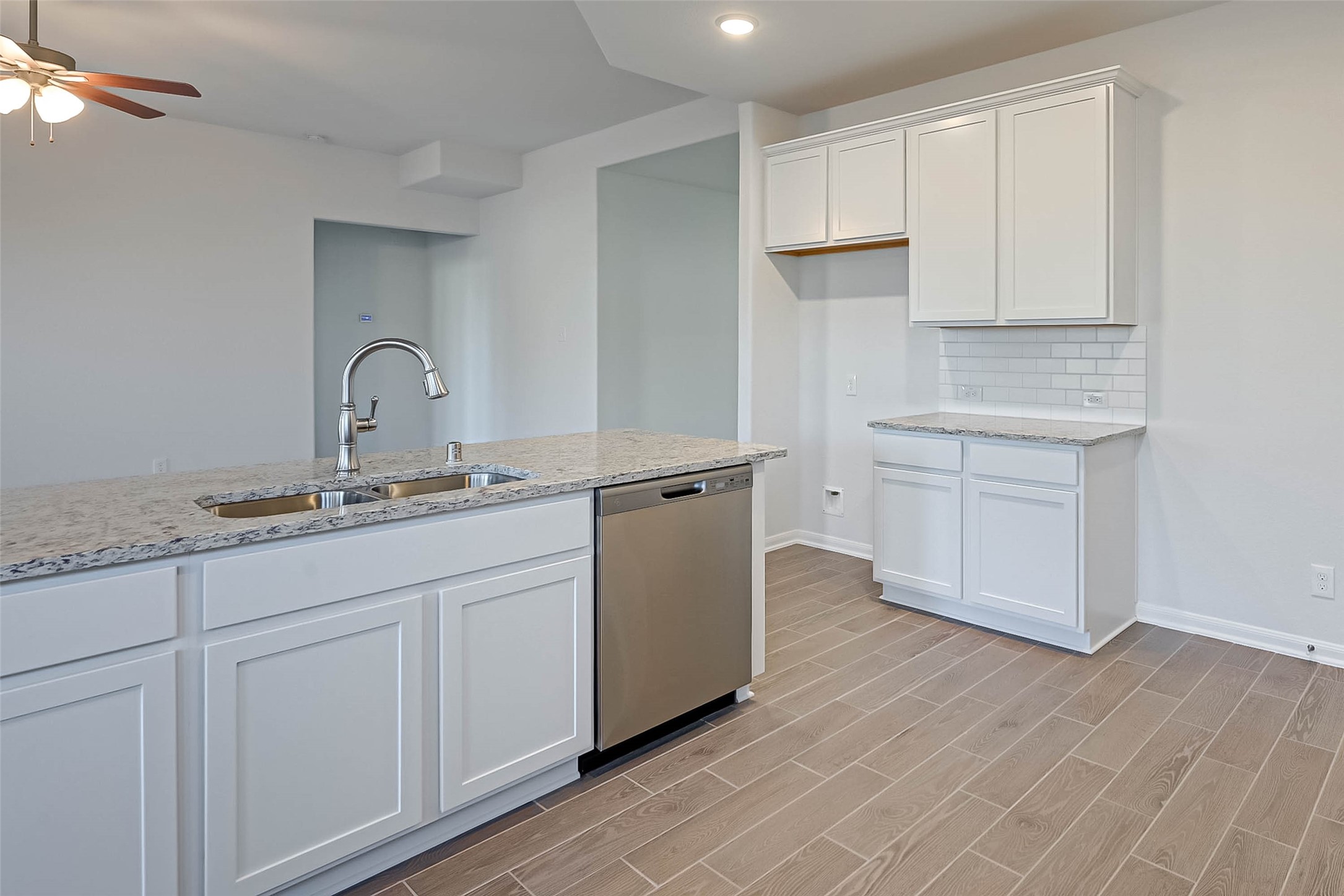 939 Summer Village Way Property Photo 16