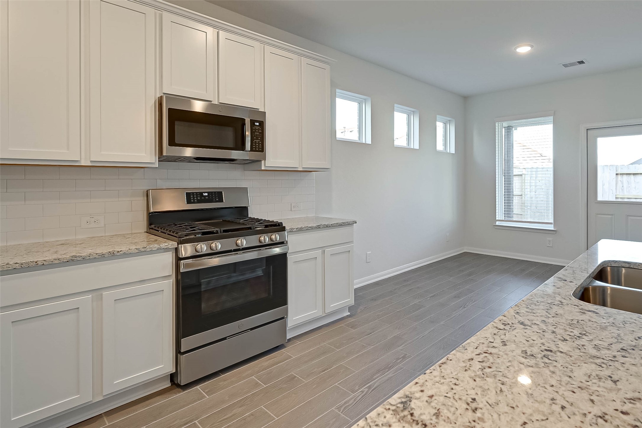 939 Summer Village Way Property Photo 17