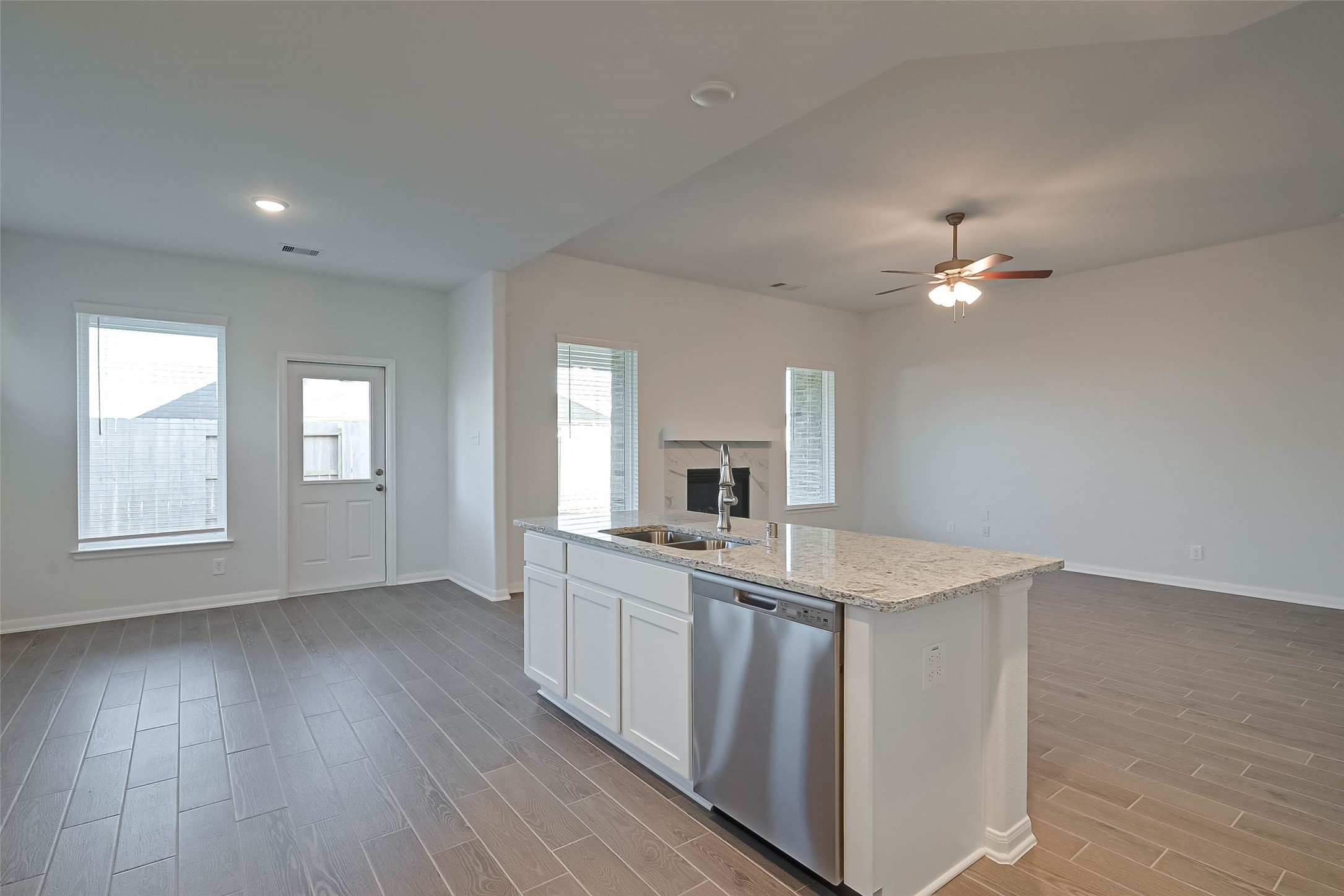 939 Summer Village Way Property Photo 18