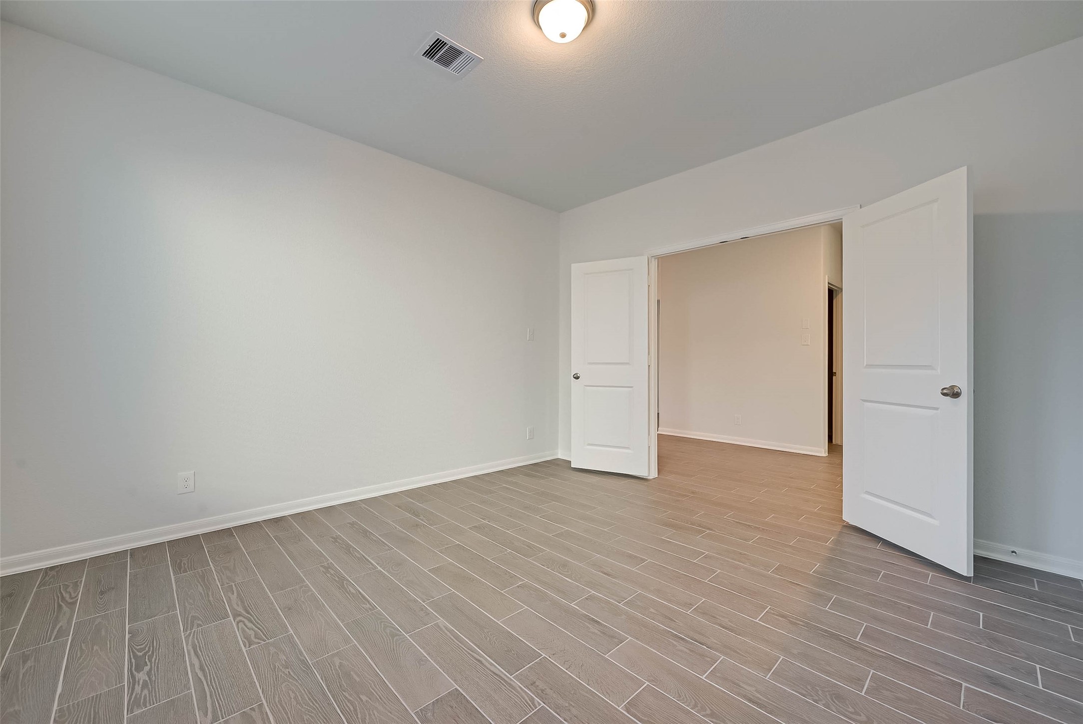 939 Summer Village Way Property Photo 21