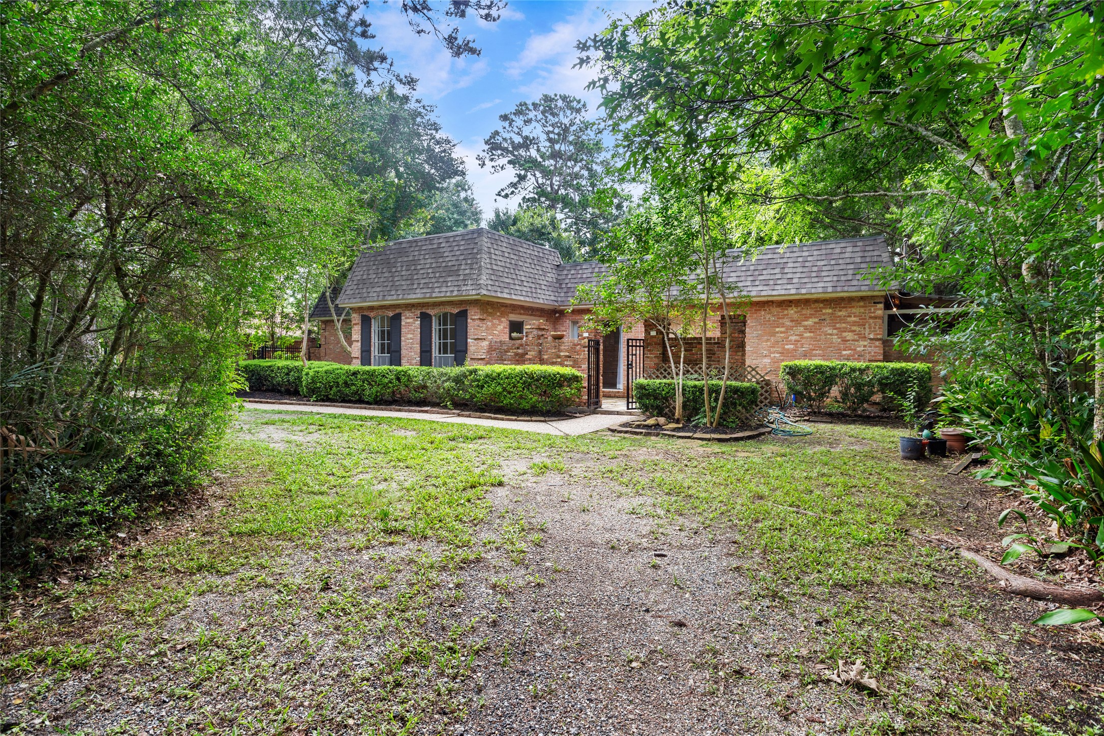1216 Oak Hollow Drive Property Photo 3