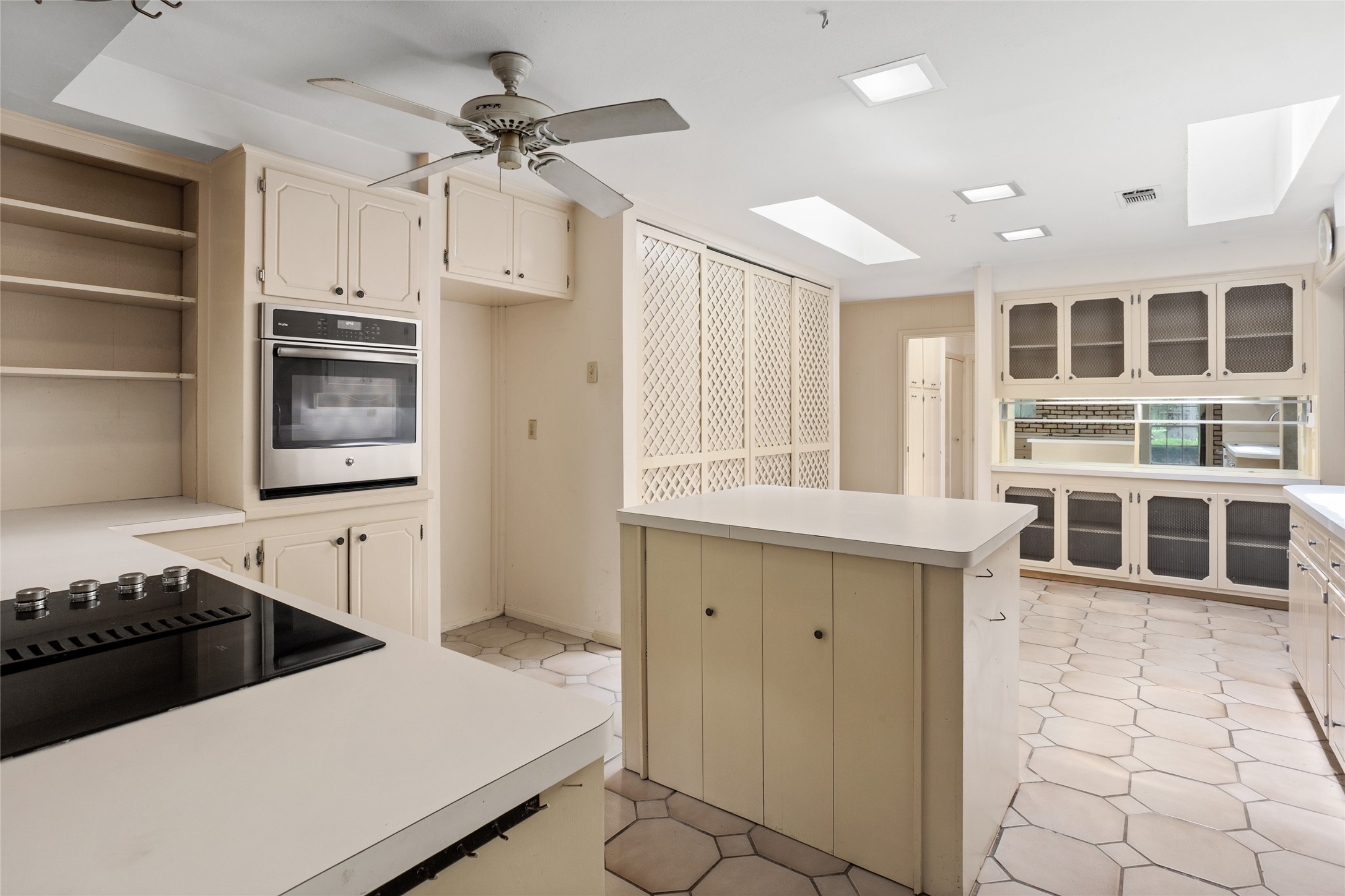 1216 Oak Hollow Drive Property Photo 14