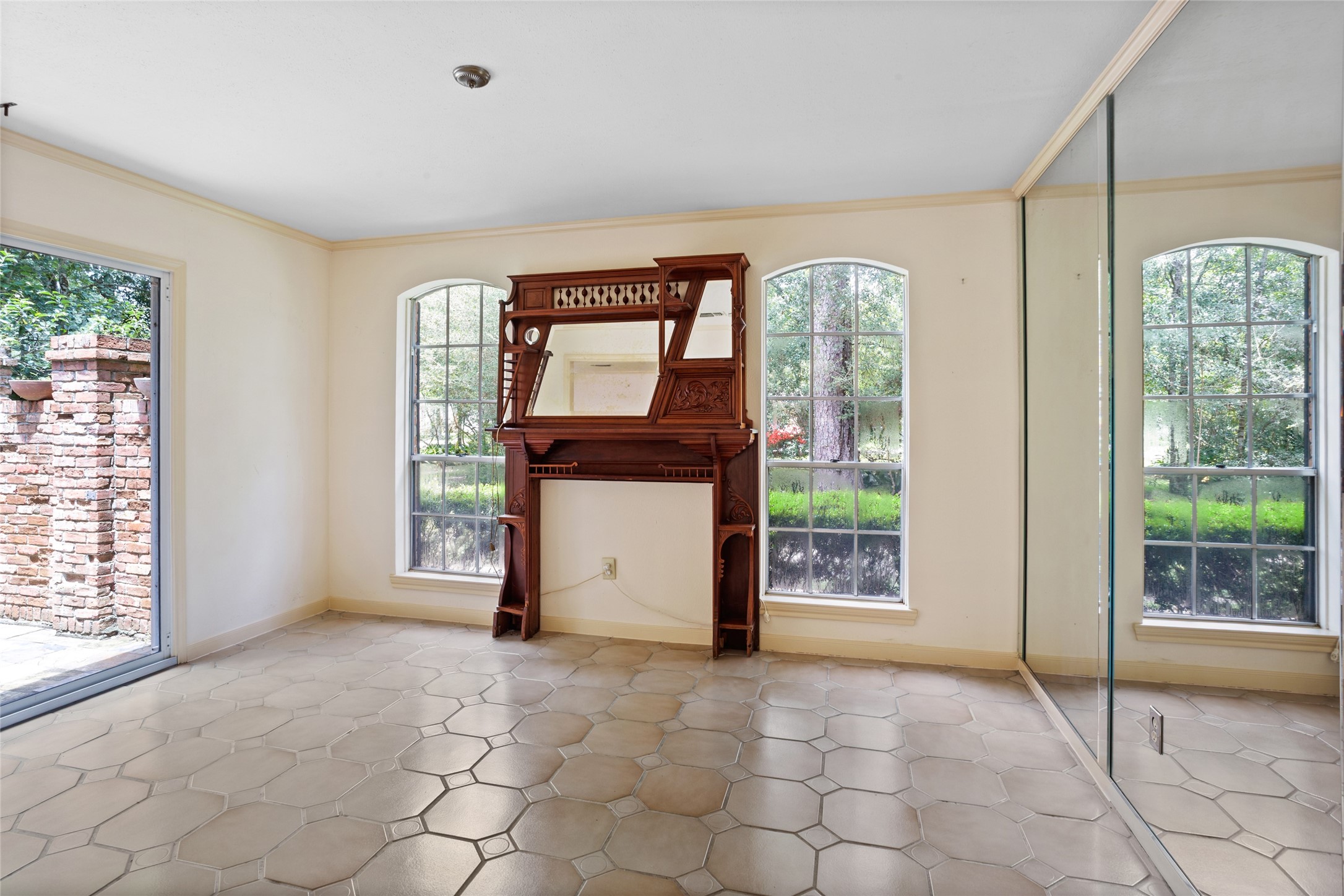 1216 Oak Hollow Drive Property Photo 17