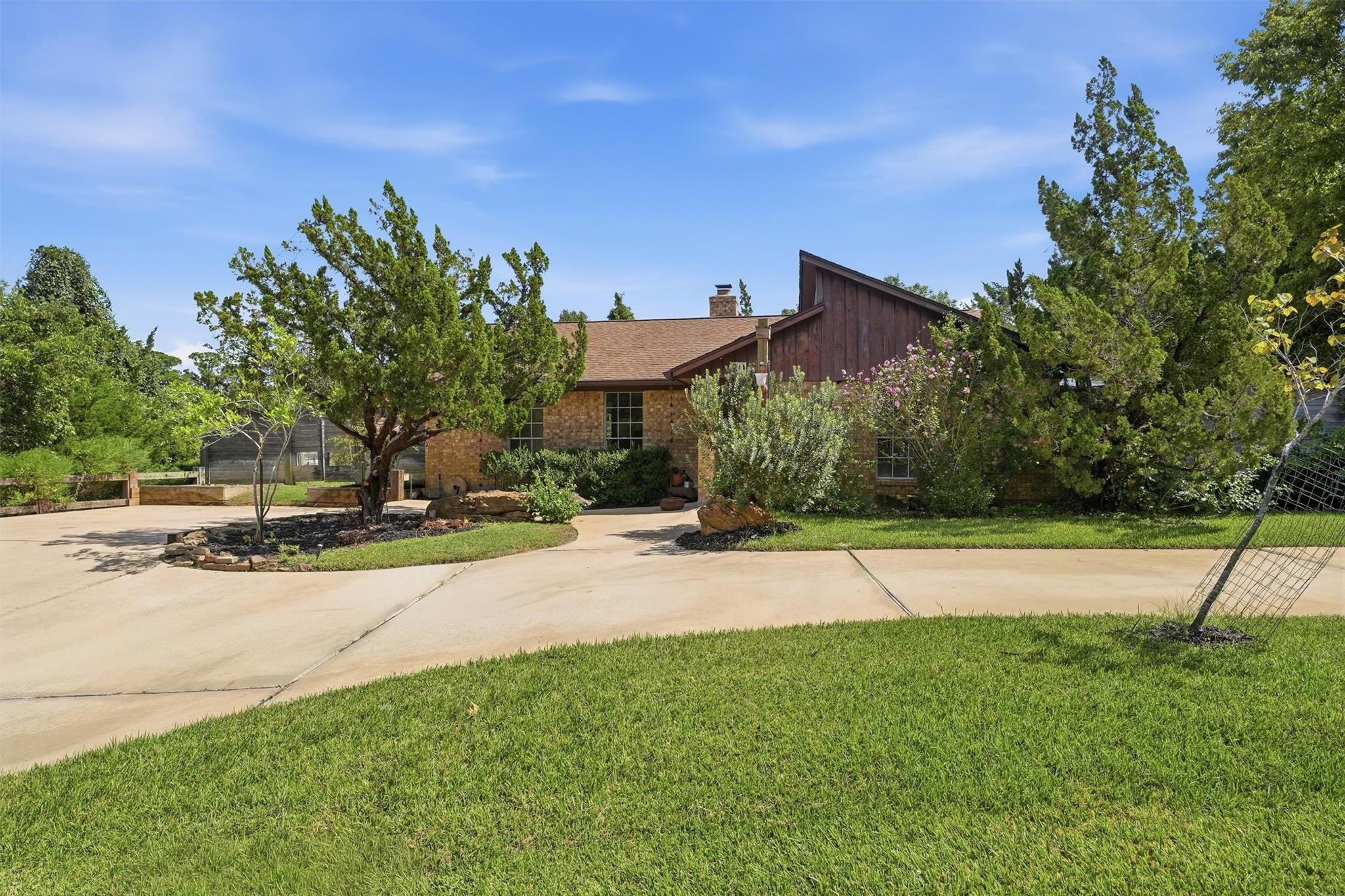 20 Ash Park Drive Property Photo 2