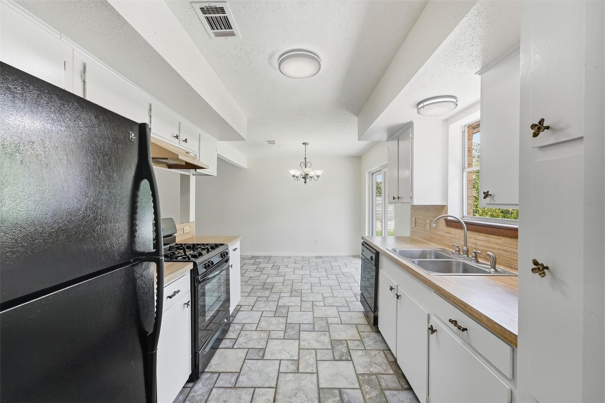 20 Ash Park Drive Property Photo 8