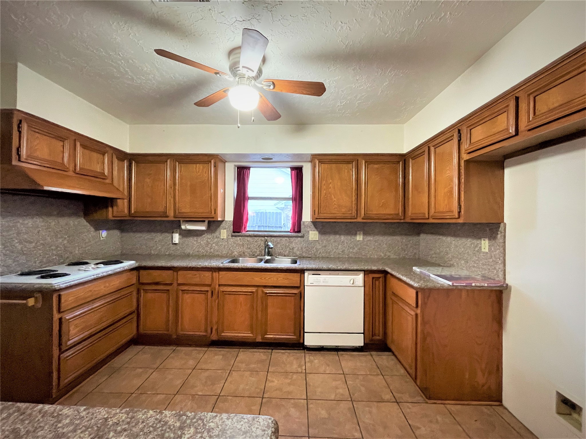 15414 Woodhorn Drive Property Photo 8