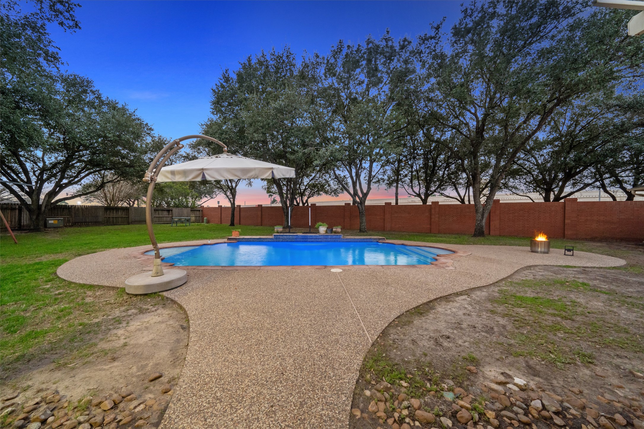 1602 Crescent Point Drive Property Photo 36