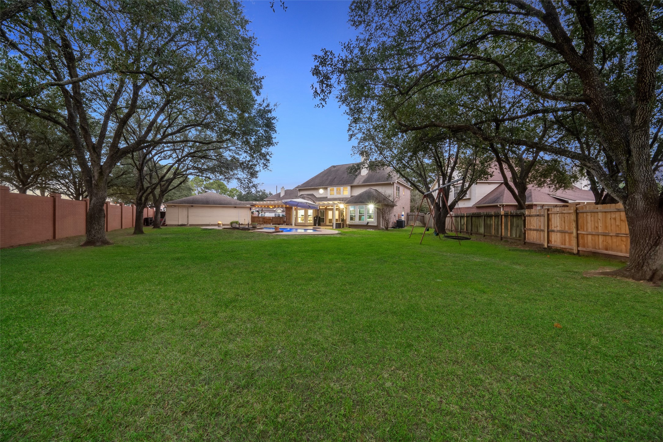 1602 Crescent Point Drive Property Photo 39