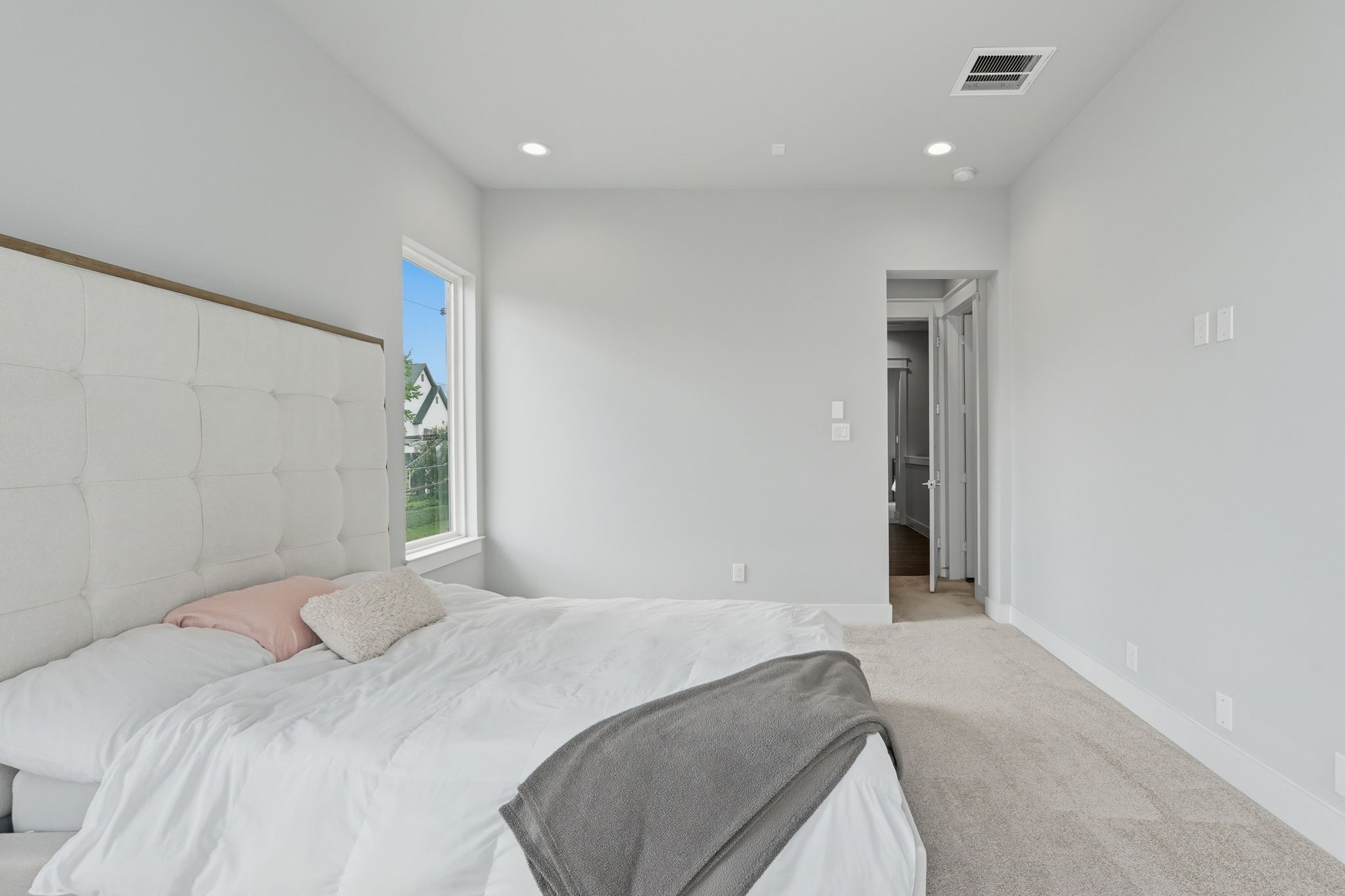 2527 Hollister Street Property Photo 10