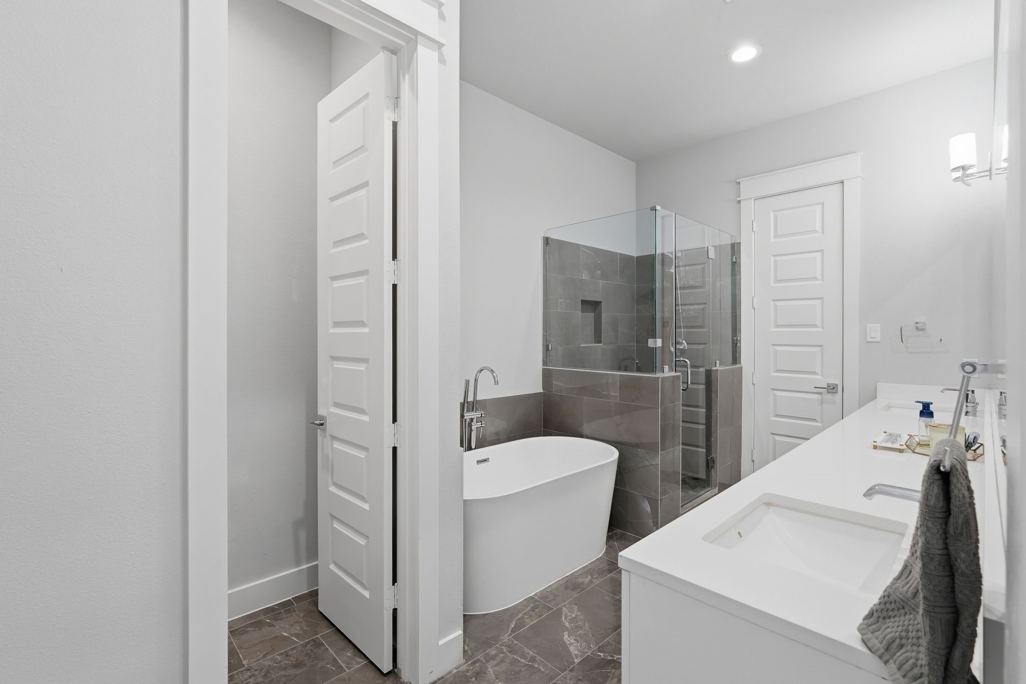 2527 Hollister Street Property Photo 12