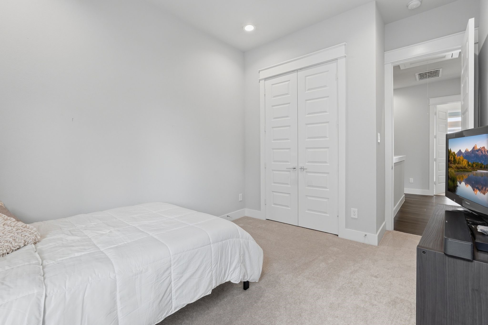 2527 Hollister Street Property Photo 18