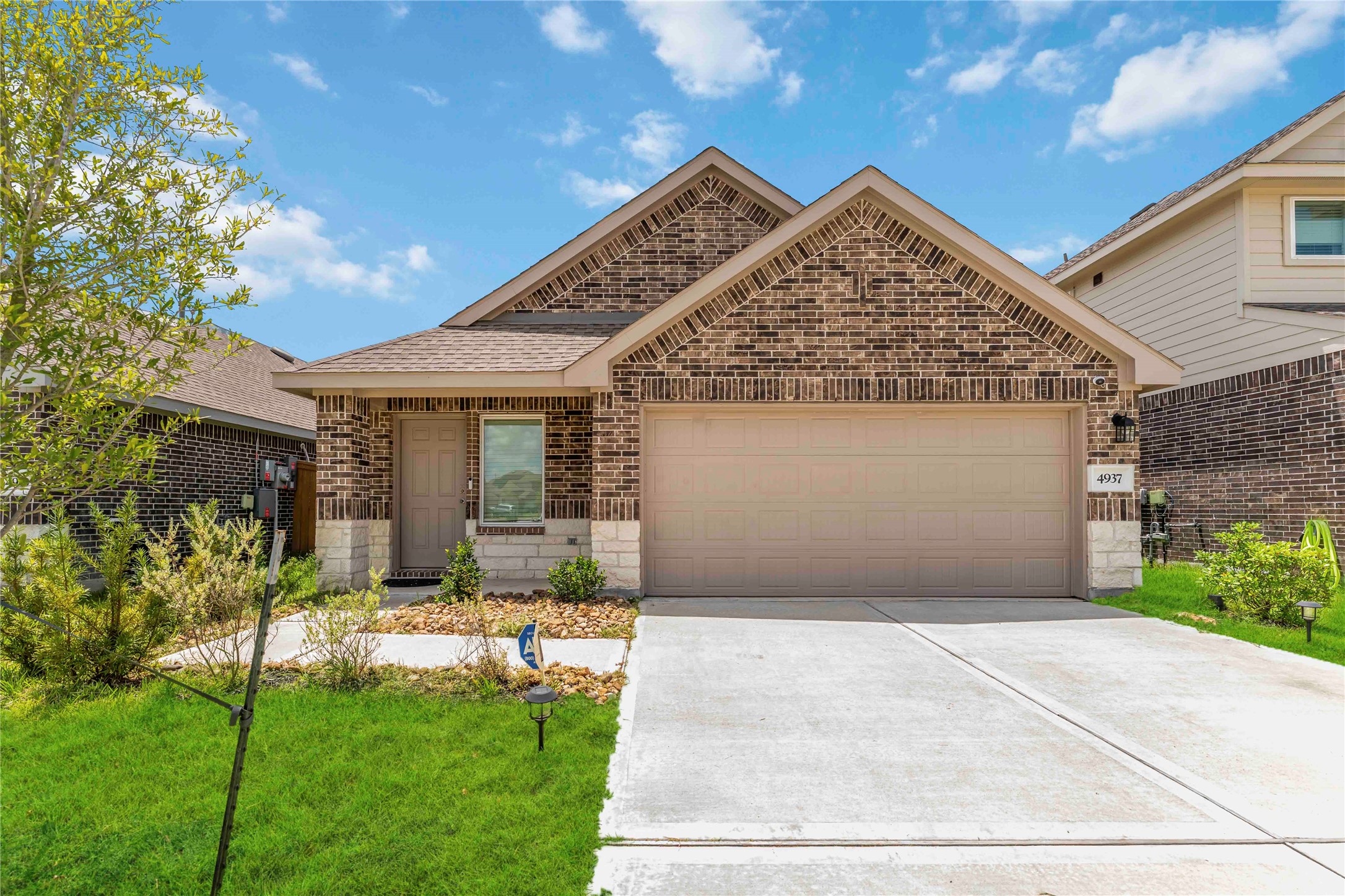 4937 Blue Beetle Ridge Drive Property Photo 2