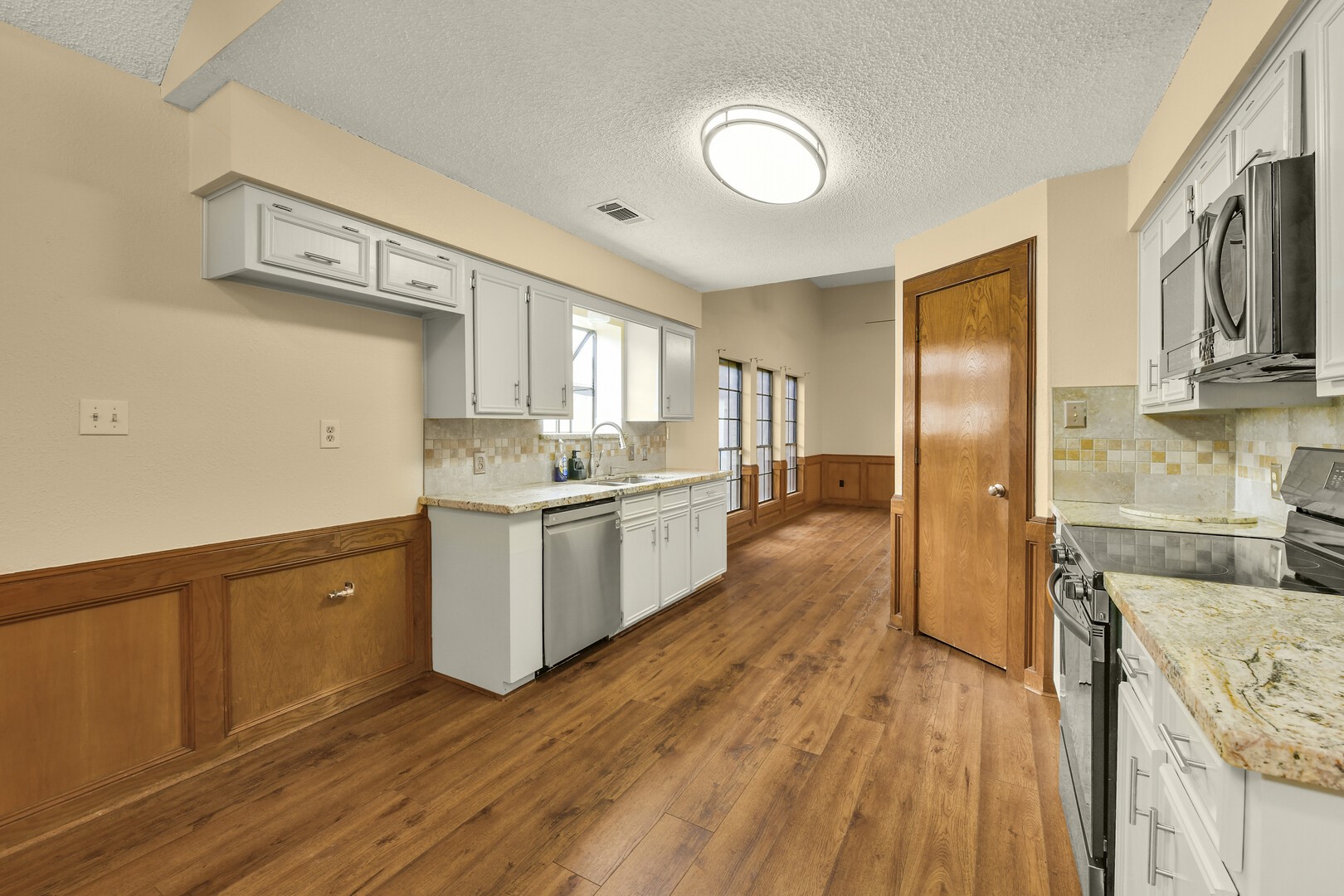 2525 40th Avenue N Property Photo 18