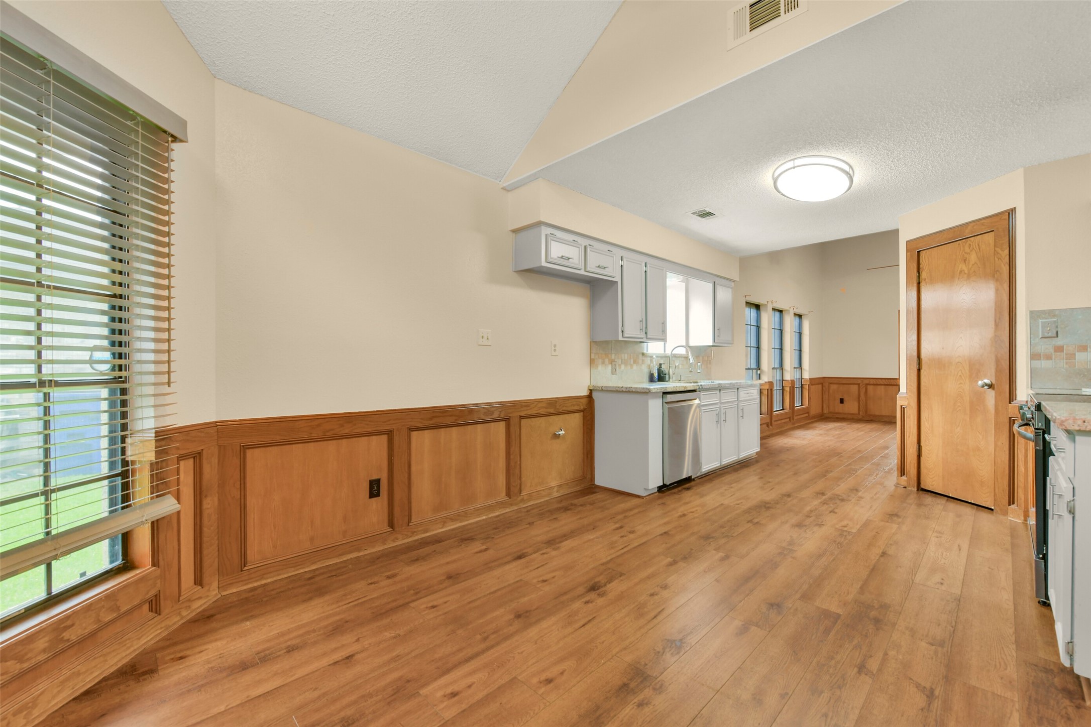 2525 40th Avenue N Property Photo 19