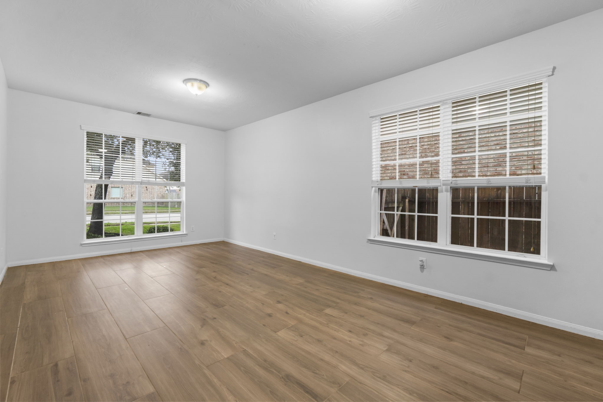 5714 Brookway Willow Drive Property Photo 4