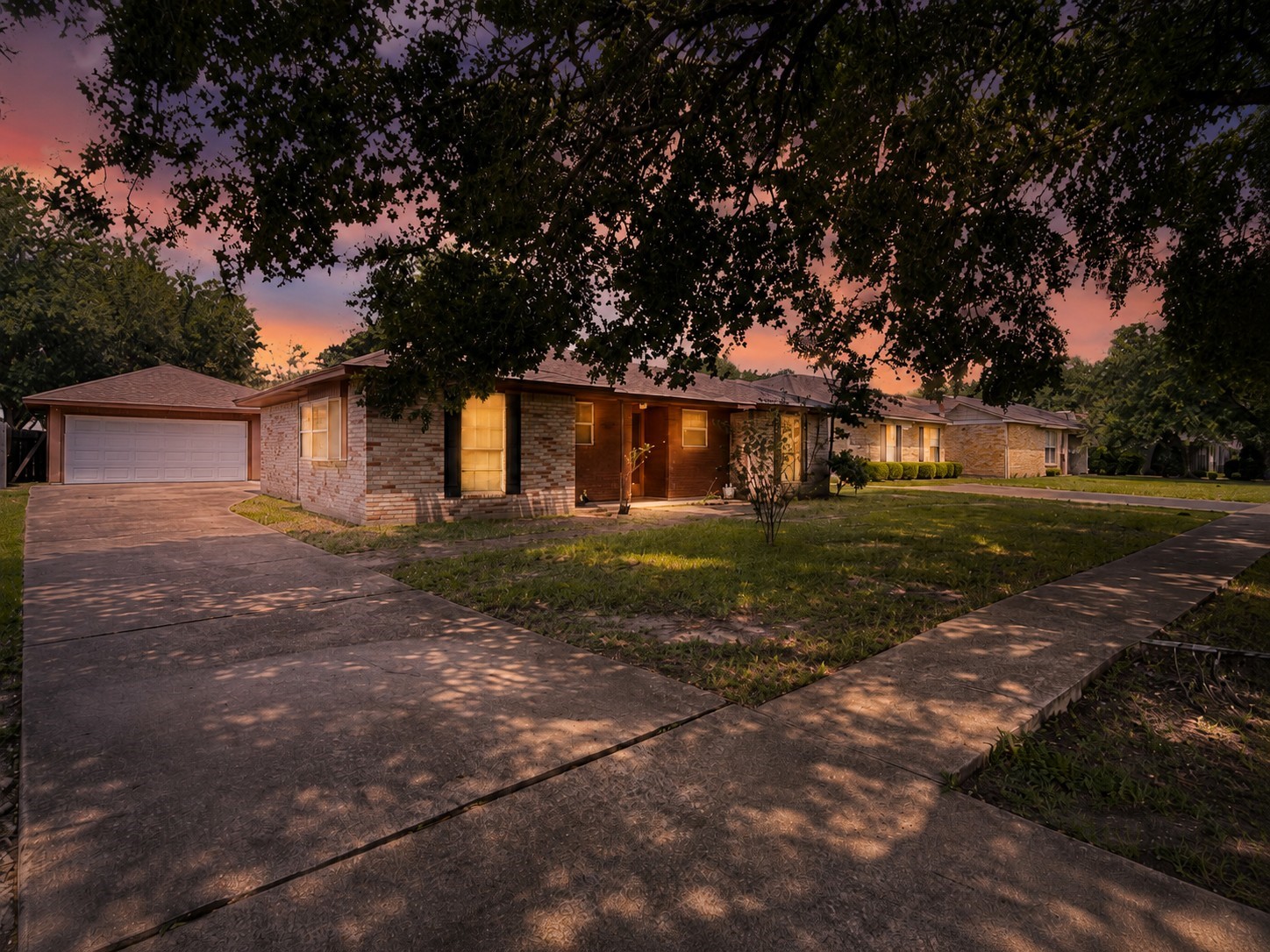 6902 Feather Creek Drive Property Photo 1