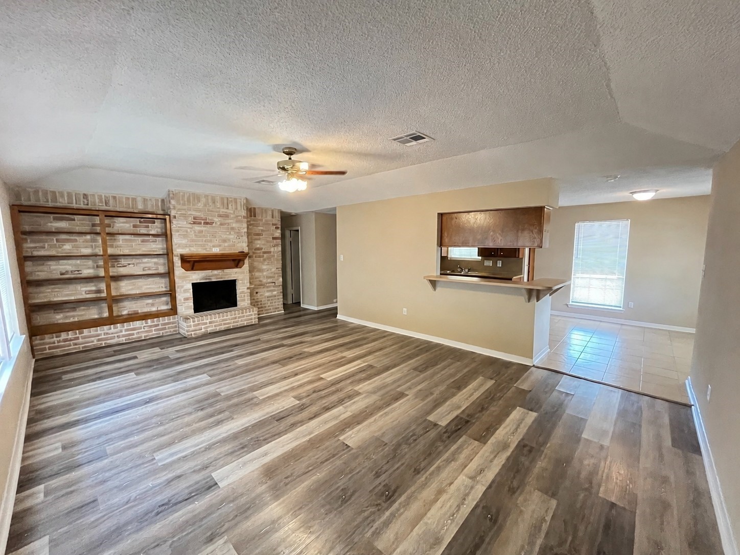 6902 Feather Creek Drive Property Photo 2