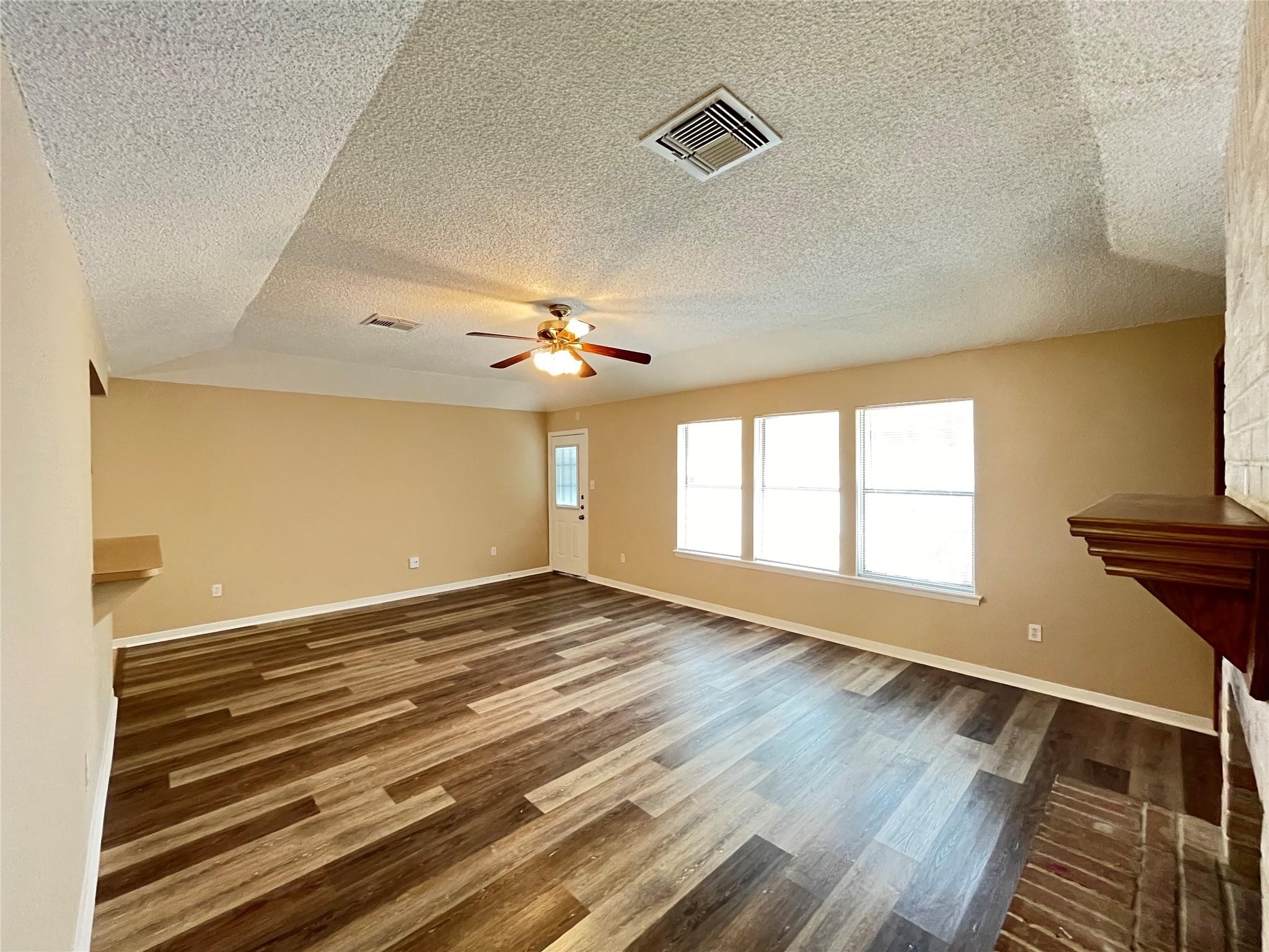 6902 Feather Creek Drive Property Photo 3
