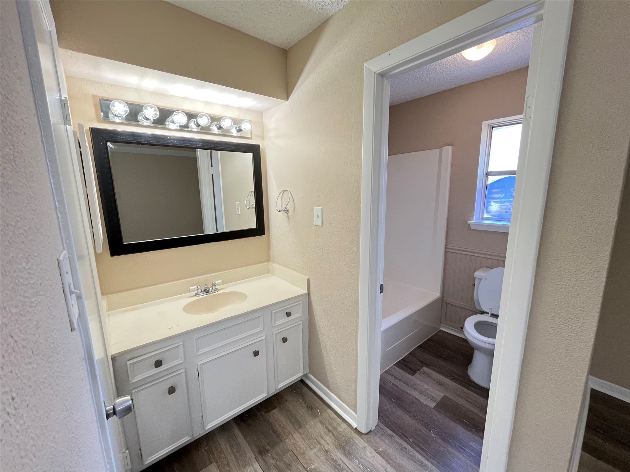 6902 Feather Creek Drive Property Photo 7