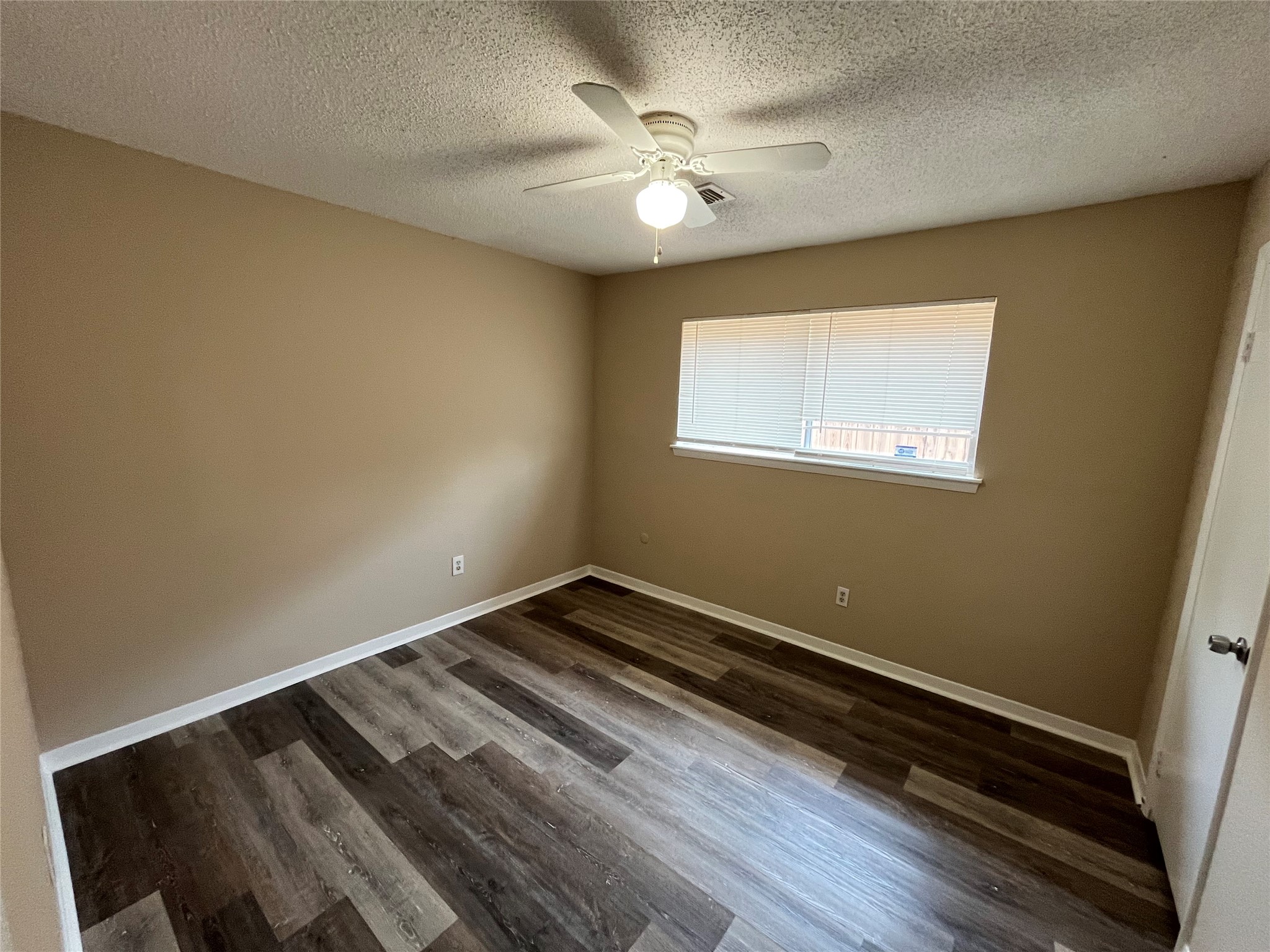 6902 Feather Creek Drive Property Photo 8