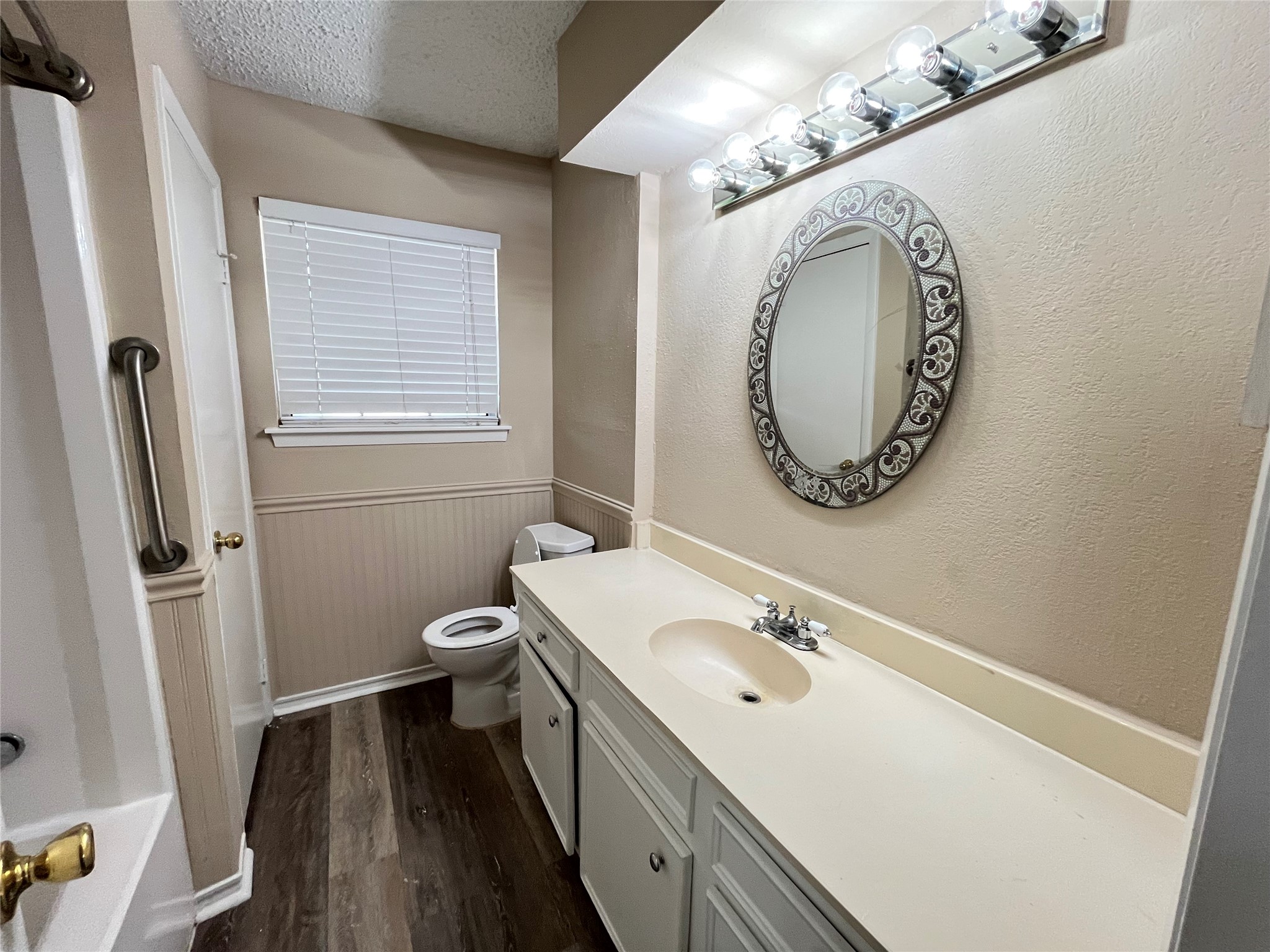 6902 Feather Creek Drive Property Photo 9