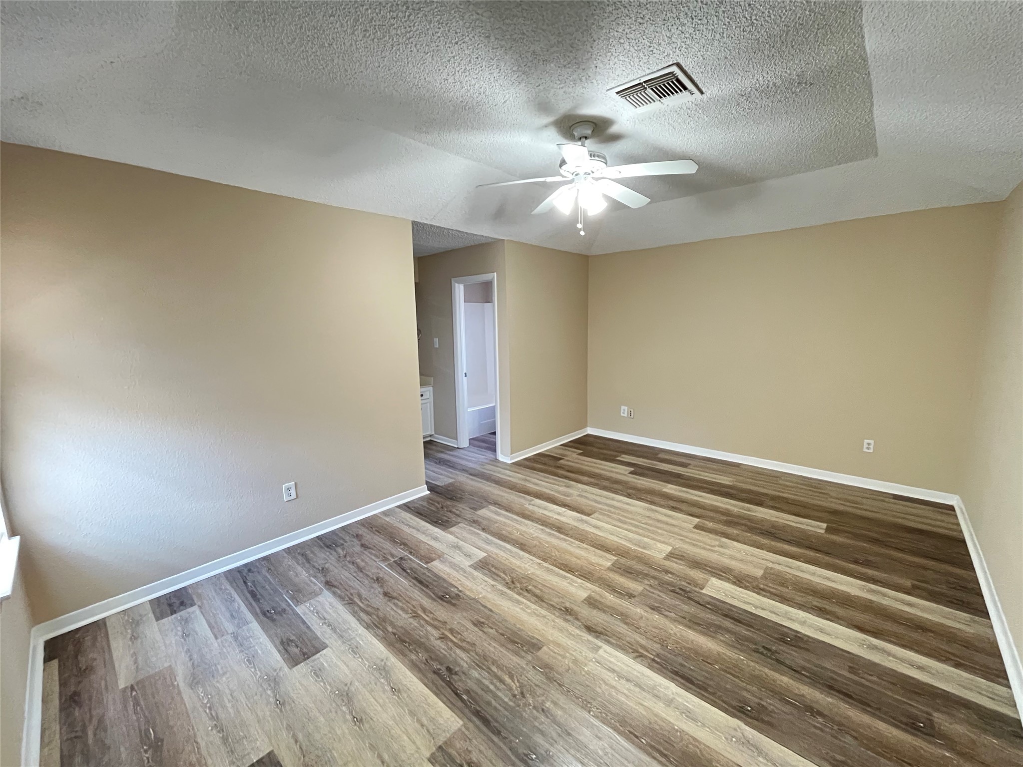 6902 Feather Creek Drive Property Photo 10