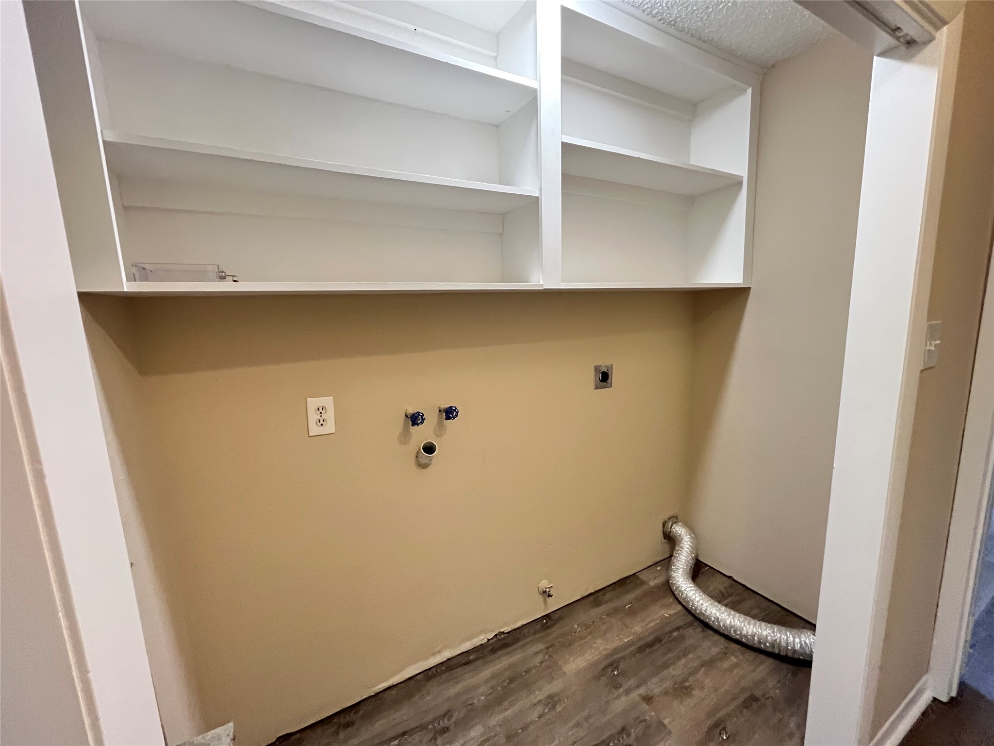 6902 Feather Creek Drive Property Photo 12