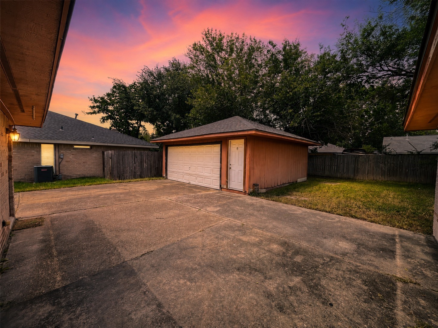 6902 Feather Creek Drive Property Photo 13