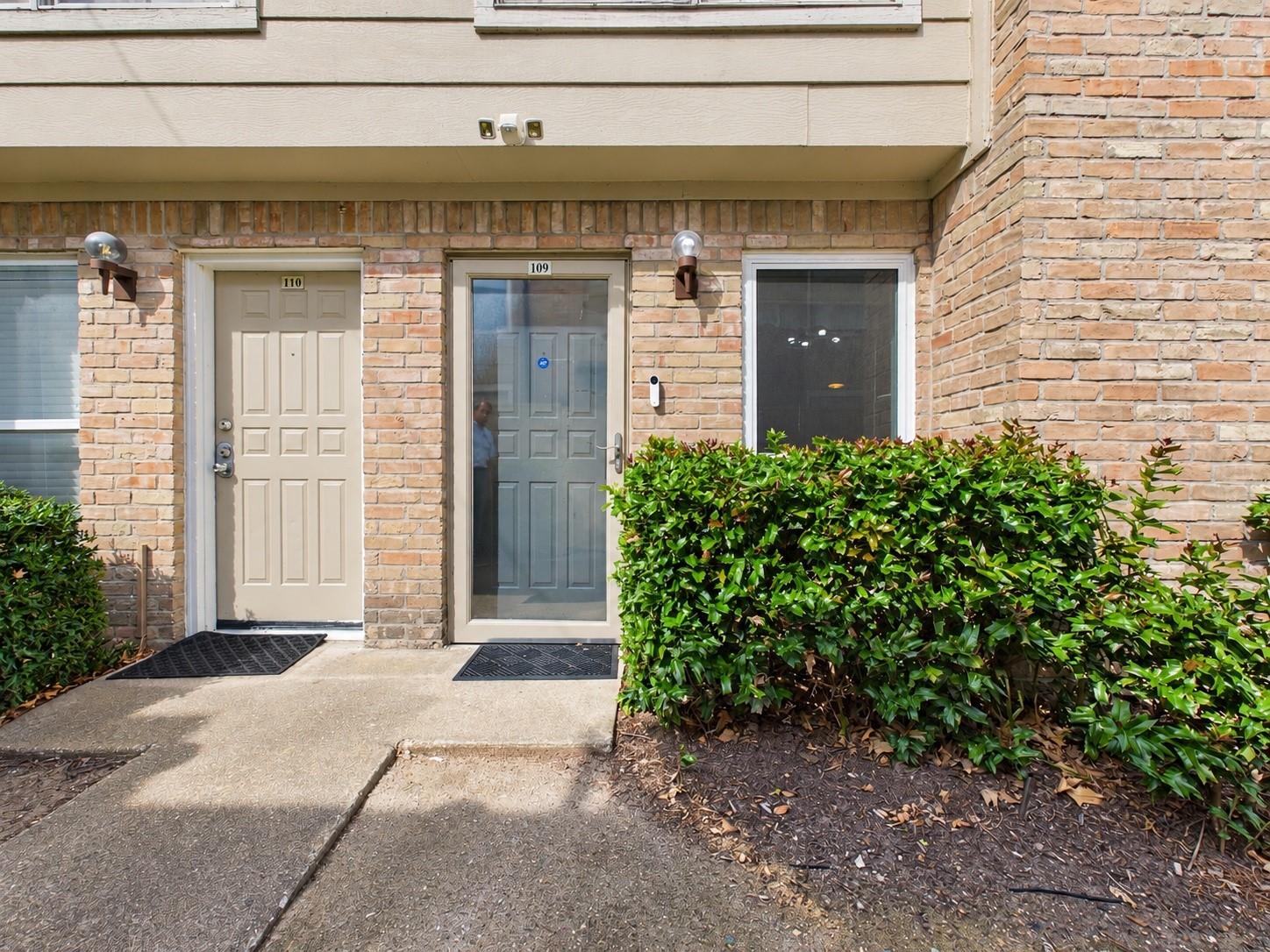 2100 Wilcrest Drive # 109, Houston Tx 77042 Property Photo 1