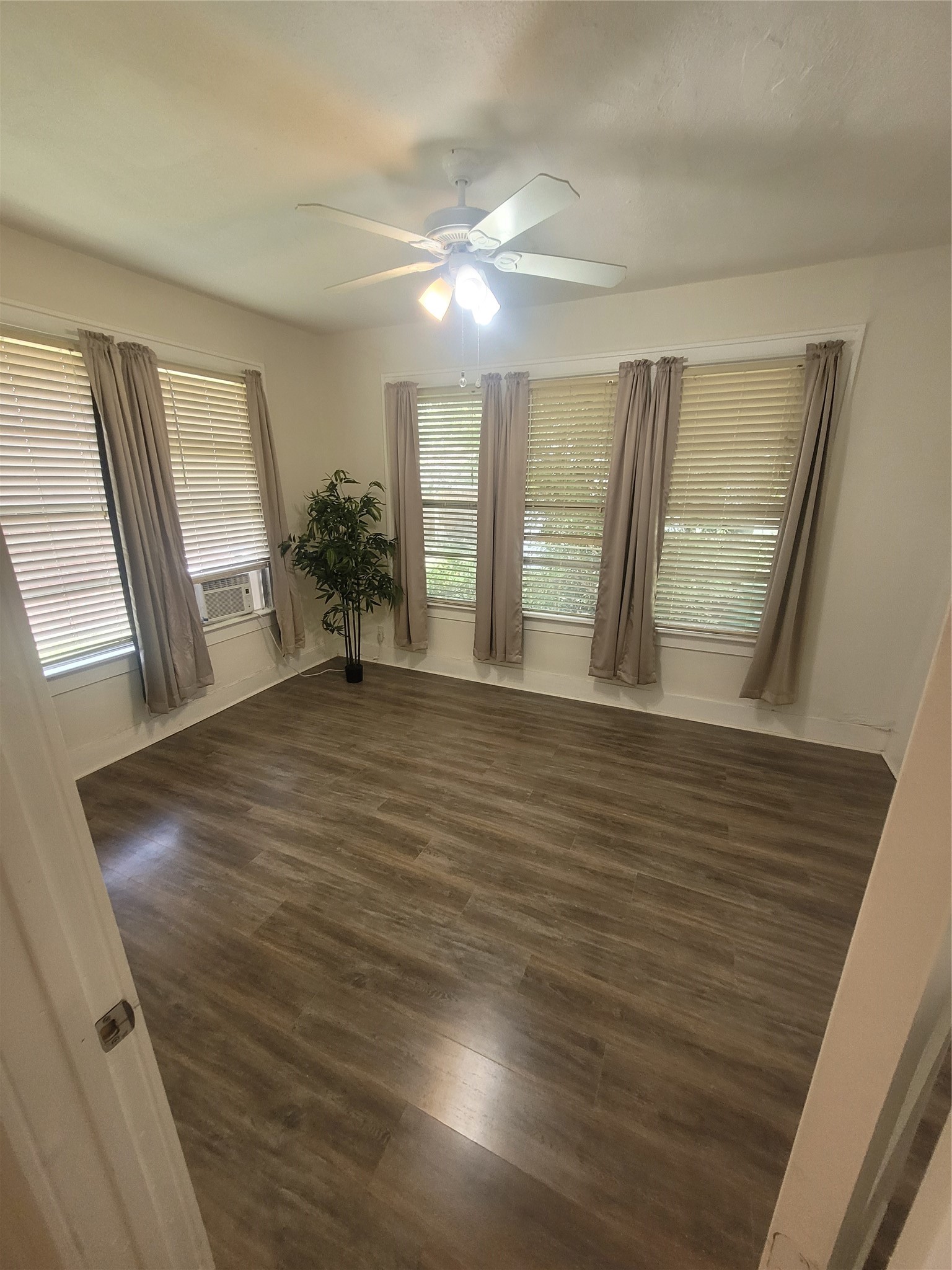 1415 Lombardy Street Property Photo 15