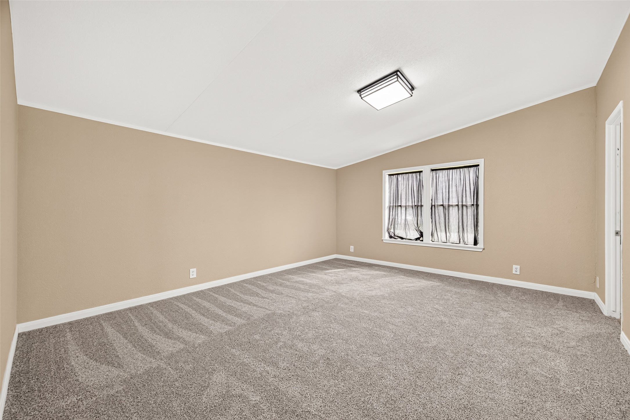 16396 Red Tail Hawk Court Property Photo 12