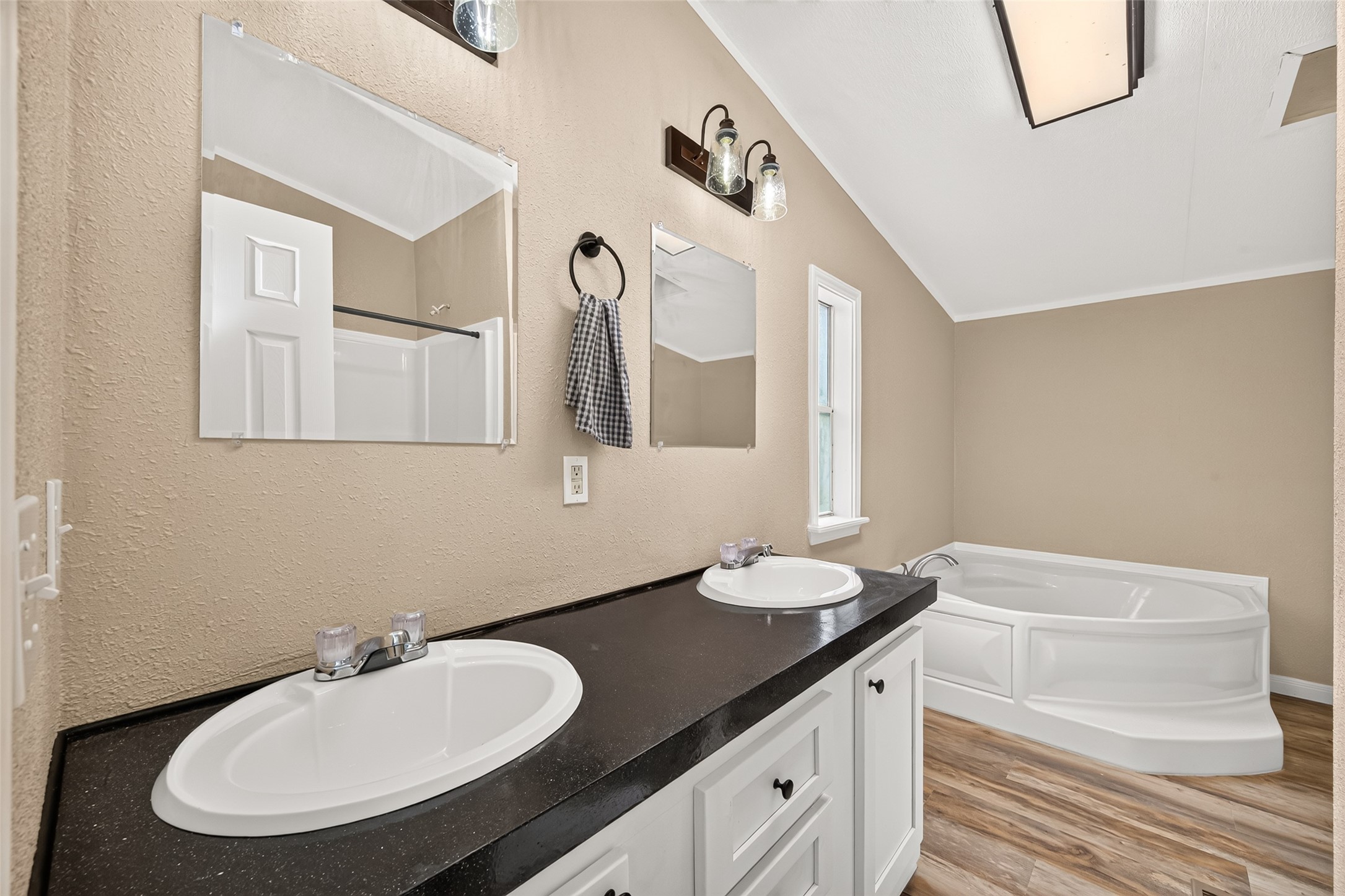 16396 Red Tail Hawk Court Property Photo 15