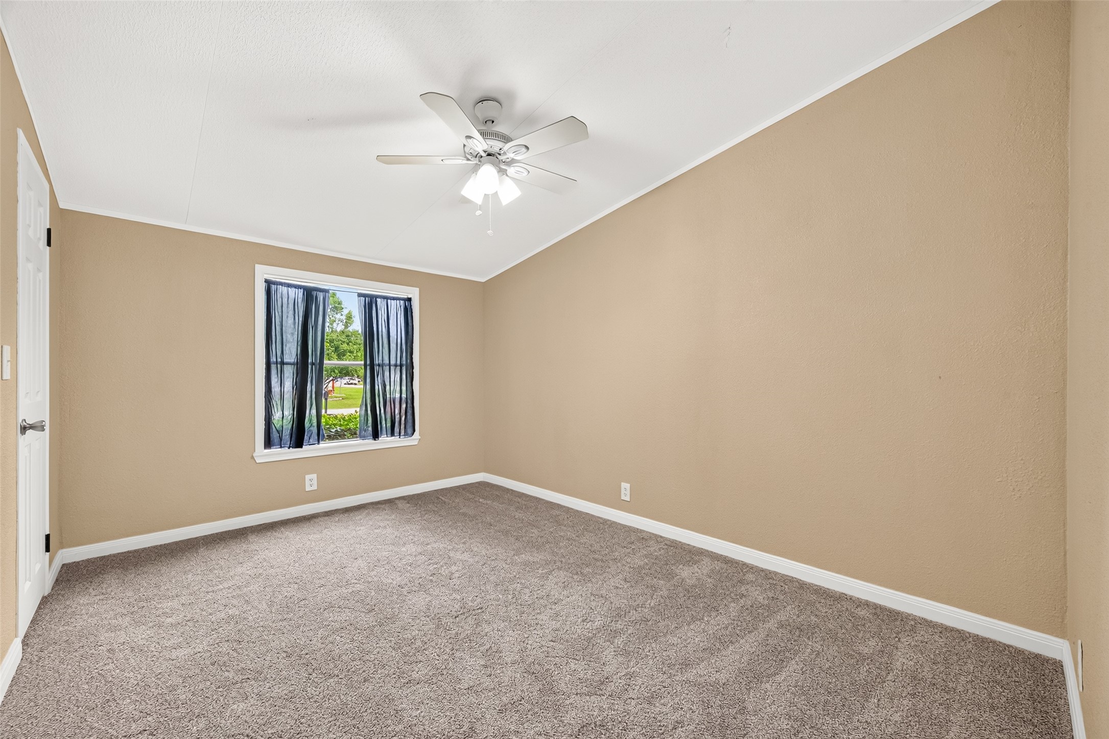 16396 Red Tail Hawk Court Property Photo 20