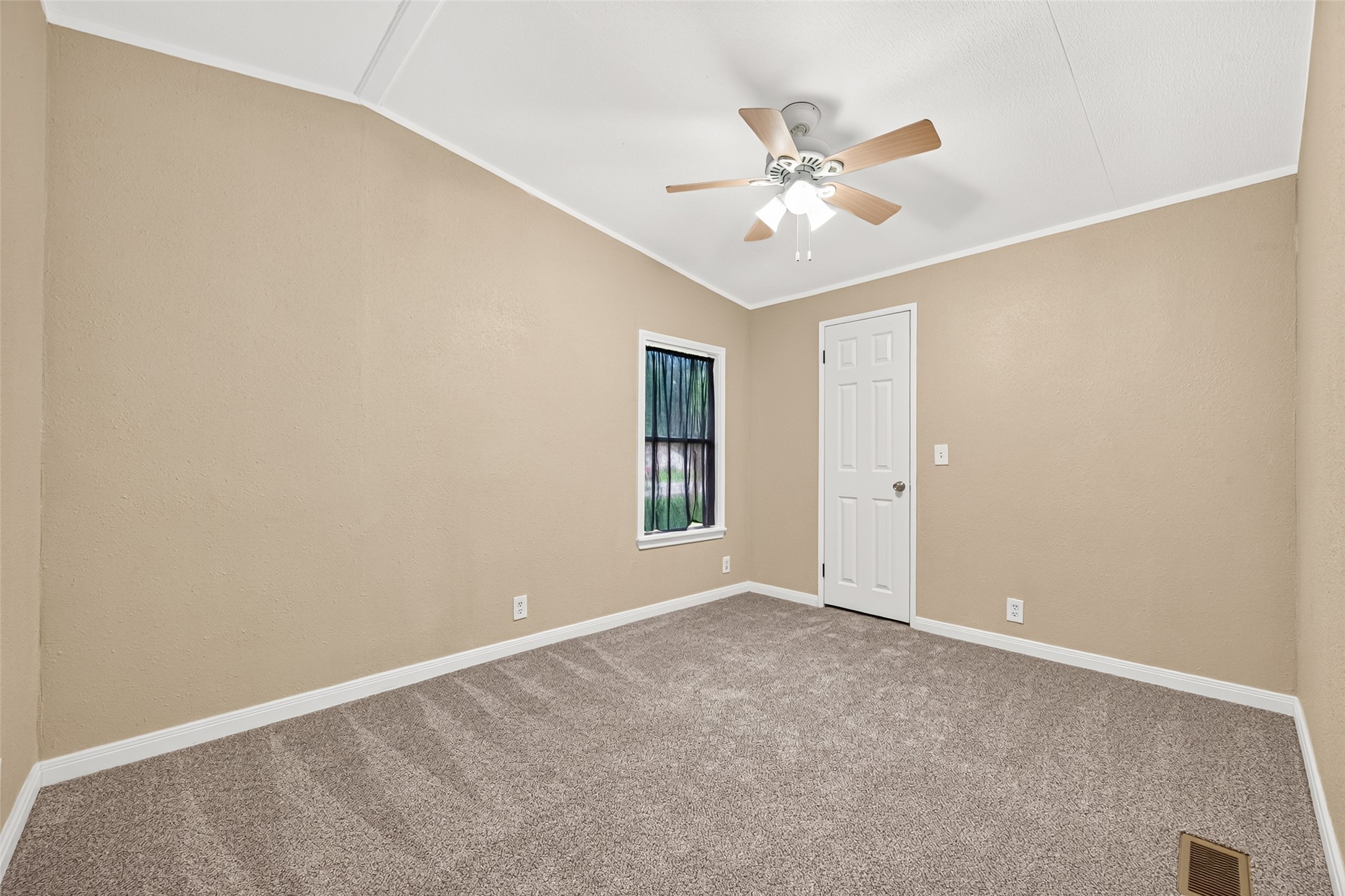 16396 Red Tail Hawk Court Property Photo 21