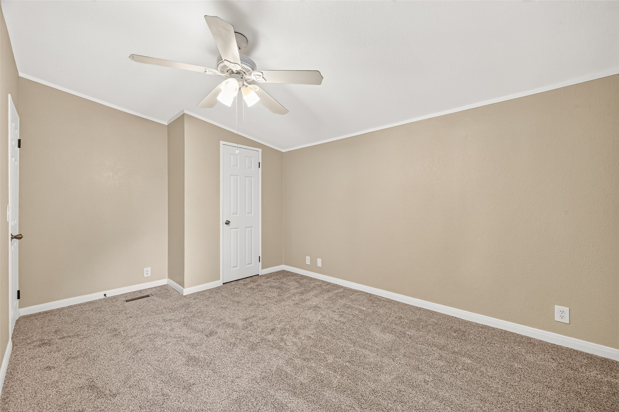 16396 Red Tail Hawk Court Property Photo 22