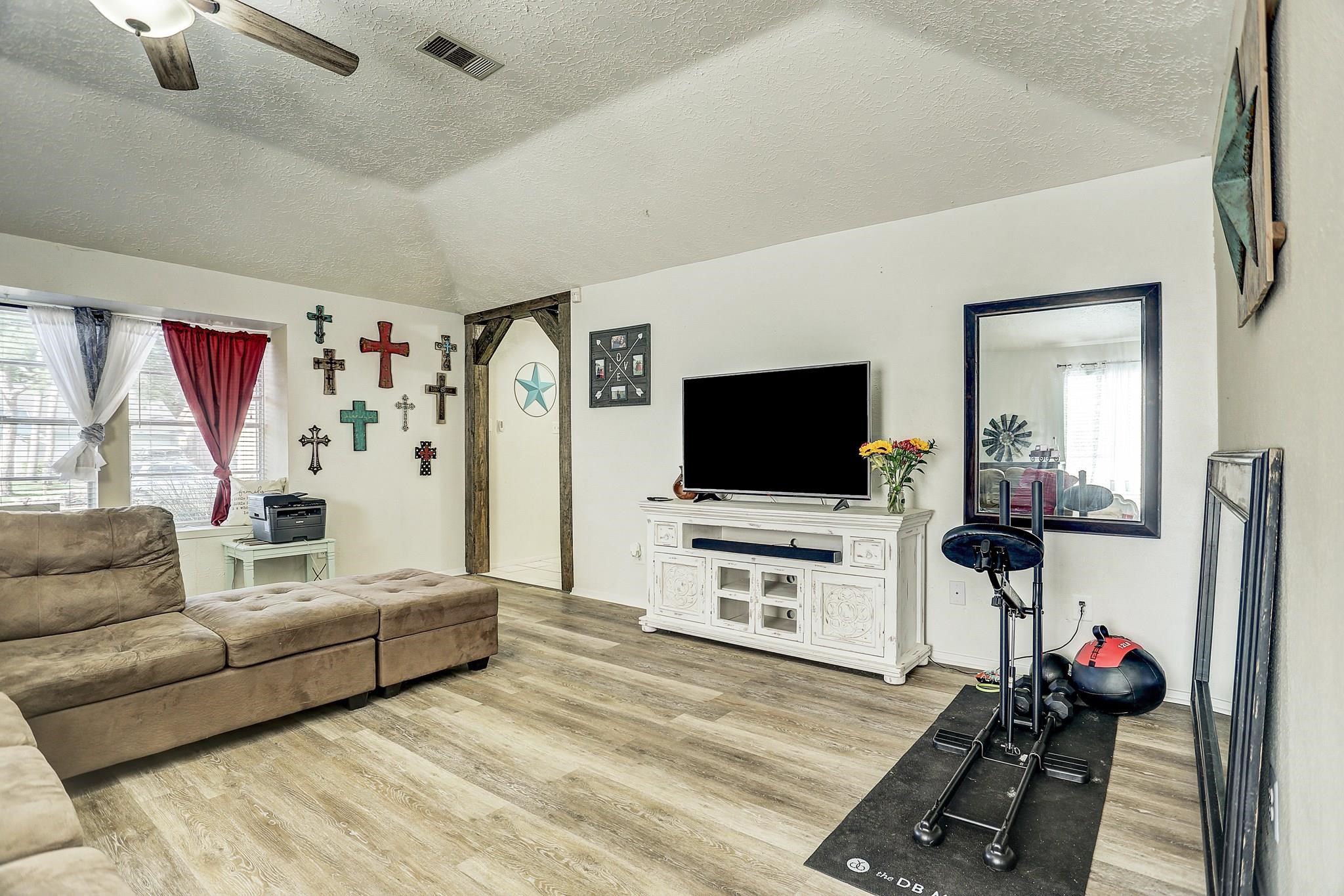 7006 Zieglers Grove Property Photo 4