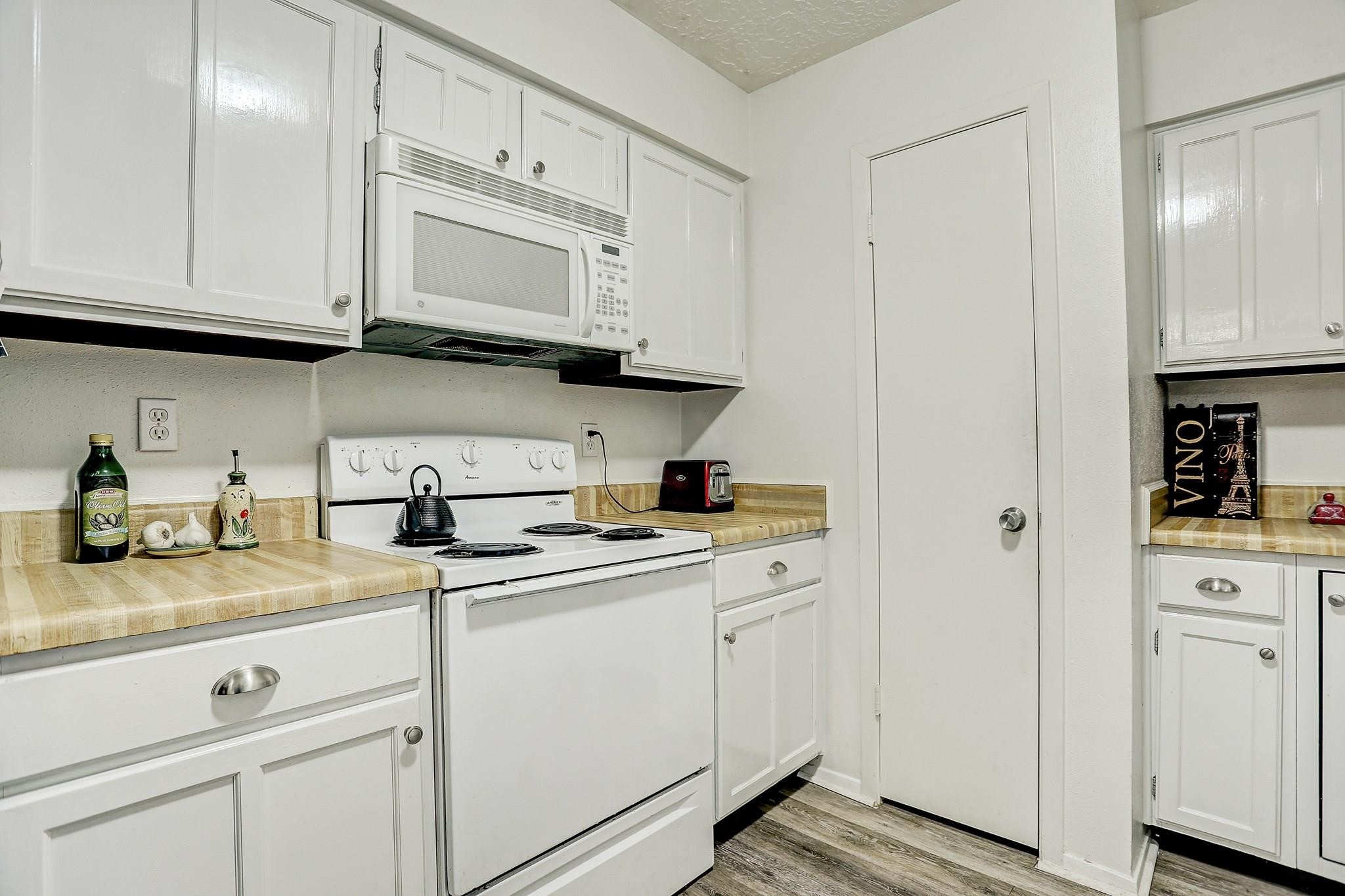 7006 Zieglers Grove Property Photo 7