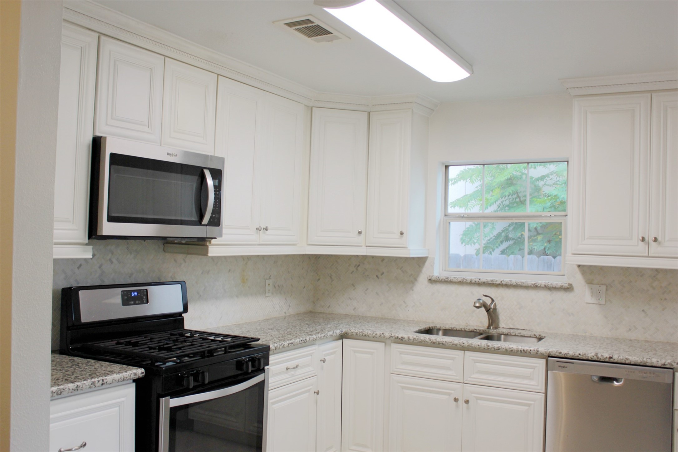 4416 Holt Street Property Photo 7