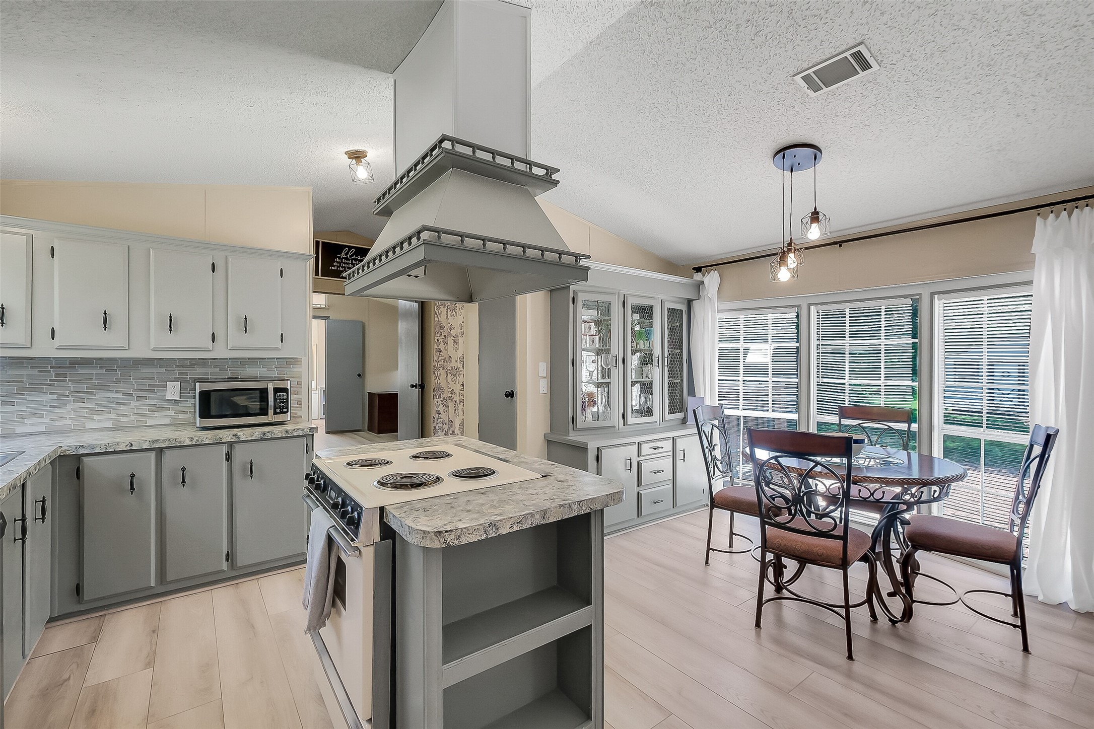 2980 S Ih 10 Property Photo 14