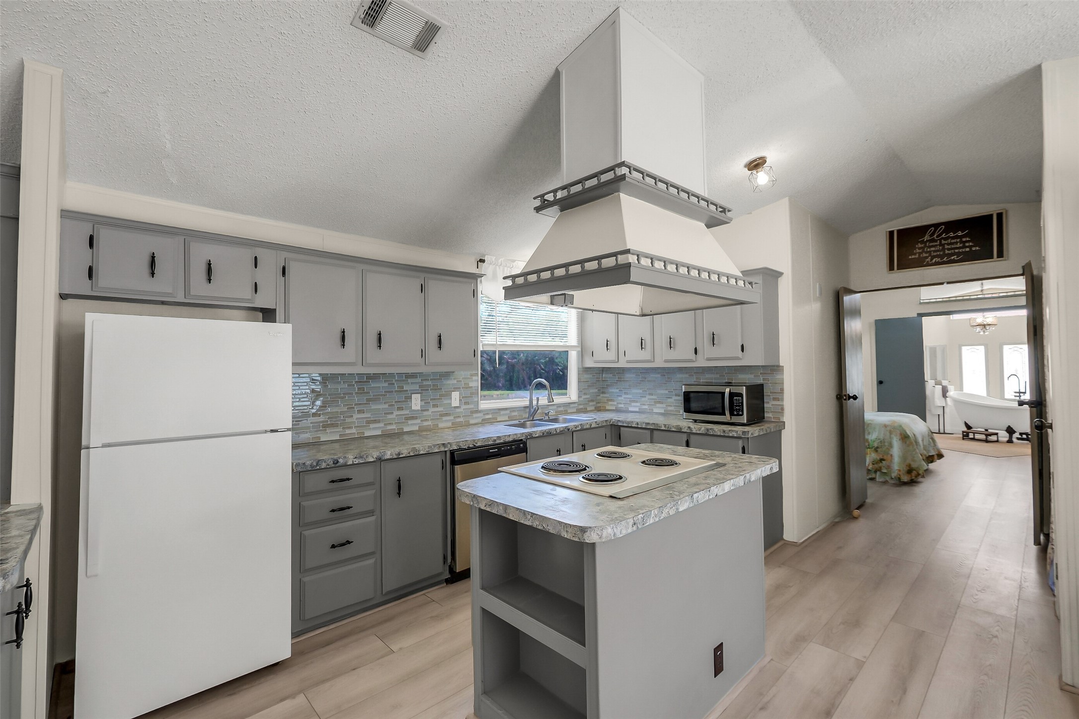 2980 S Ih 10 Property Photo 15