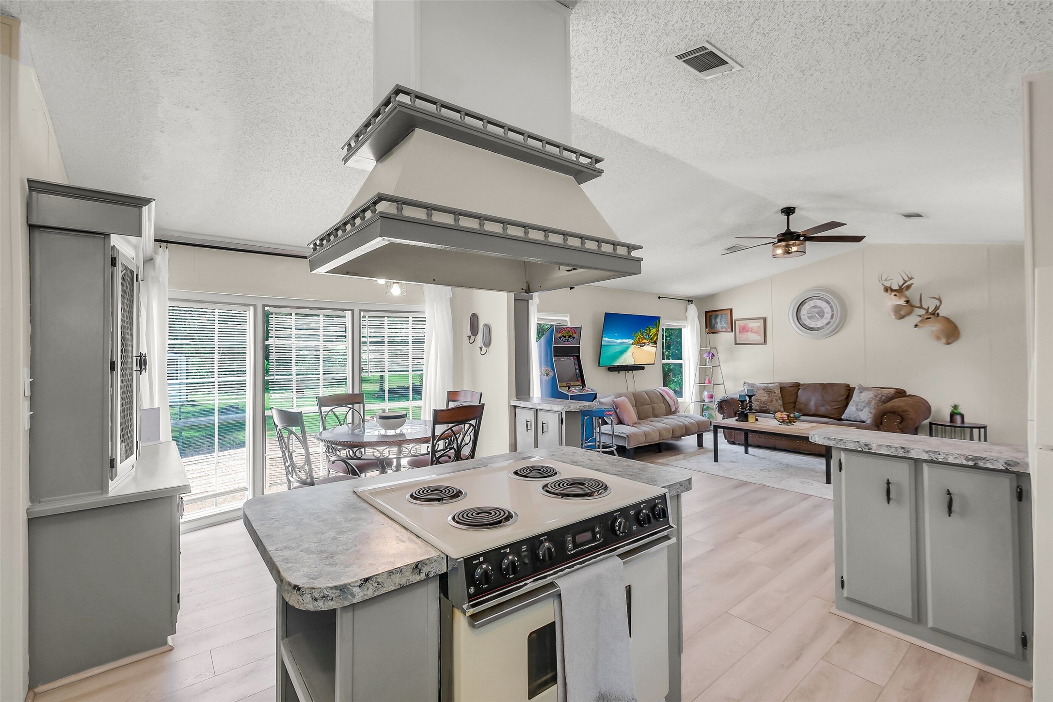 2980 S Ih 10 Property Photo 16