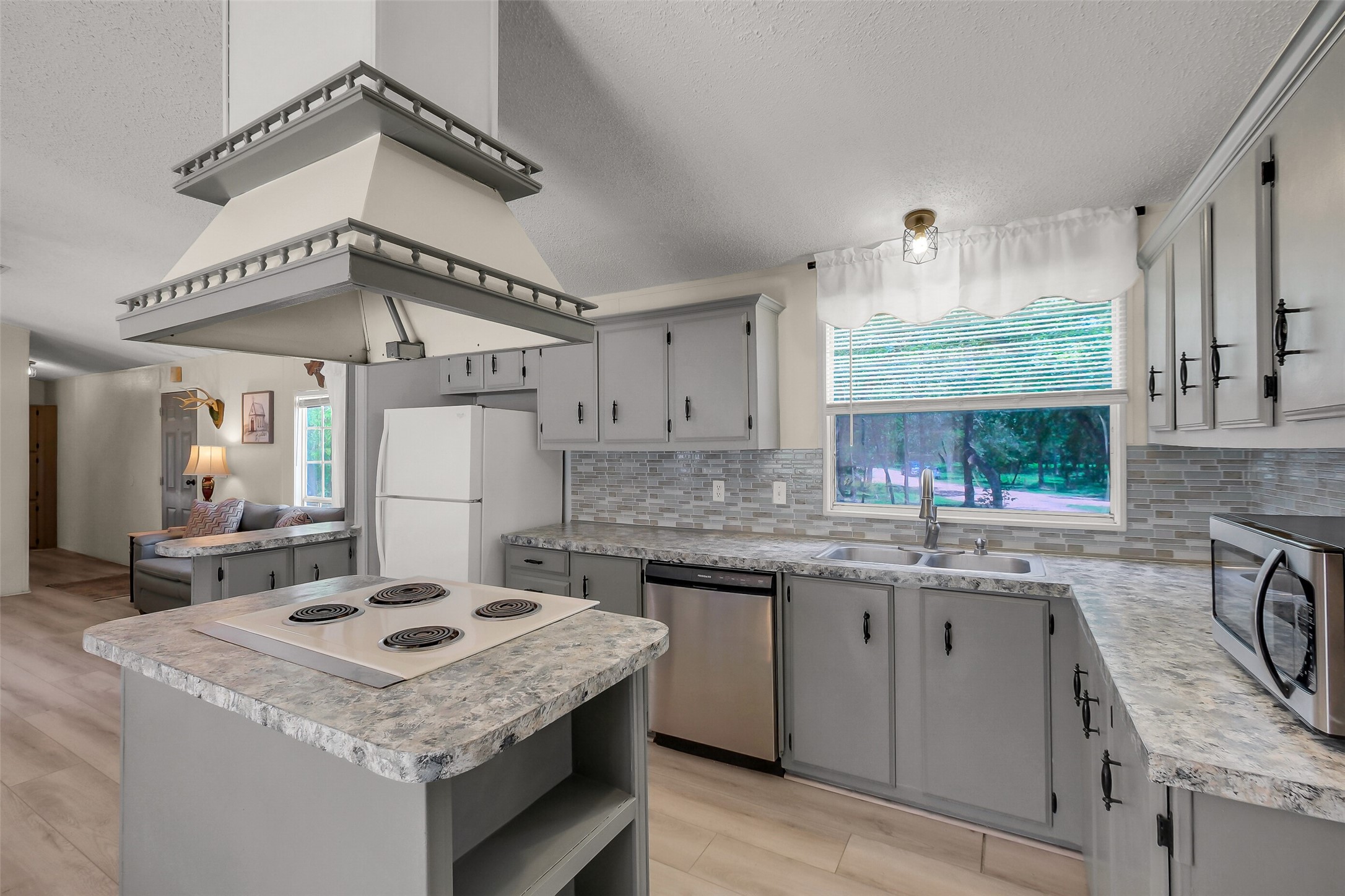 2980 S Ih 10 Property Photo 17