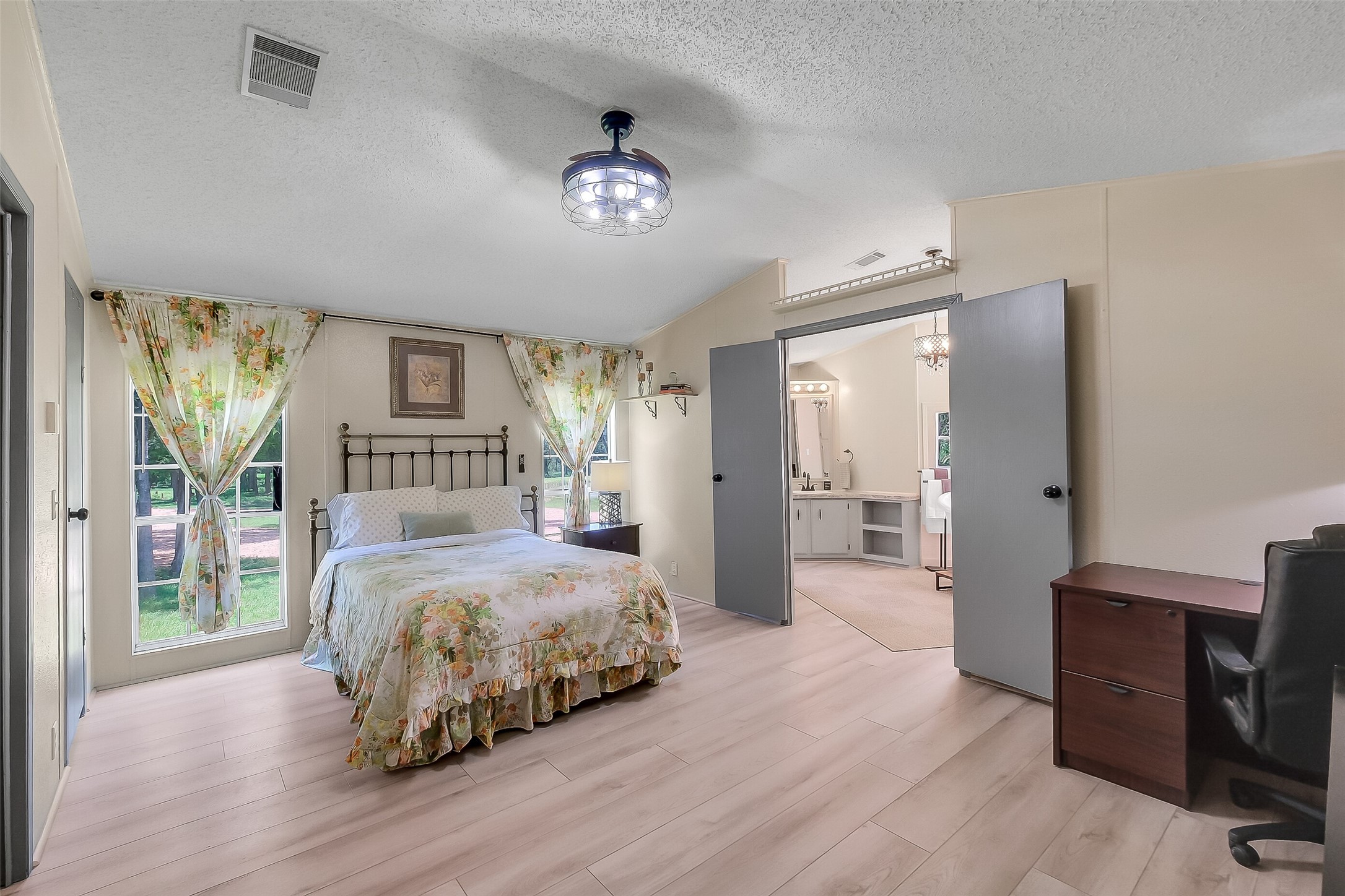 2980 S Ih 10 Property Photo 24
