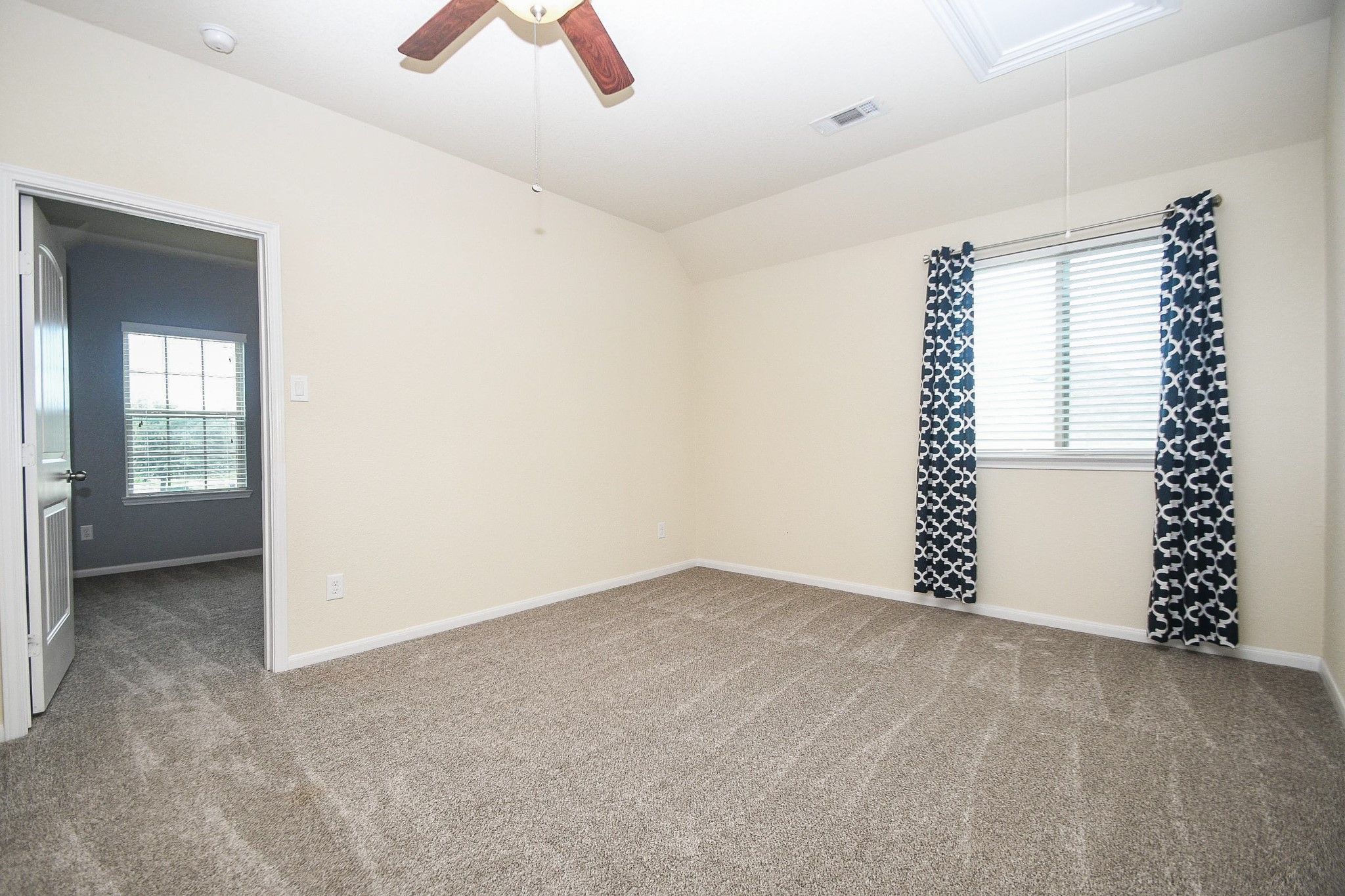 4803 Terrance Fall Drive Property Photo 16
