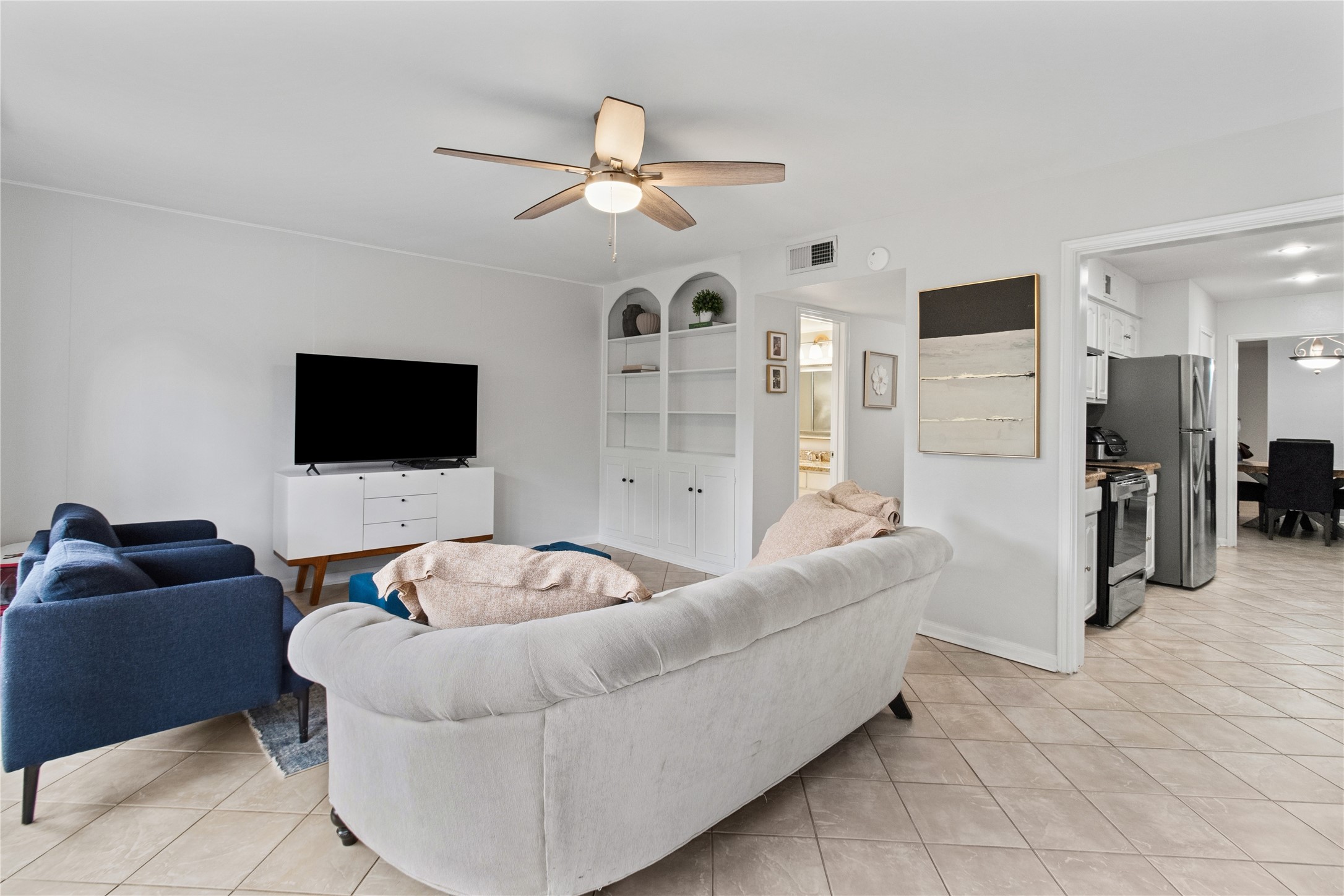 12997 Trail Hollow Drive Property Photo 8