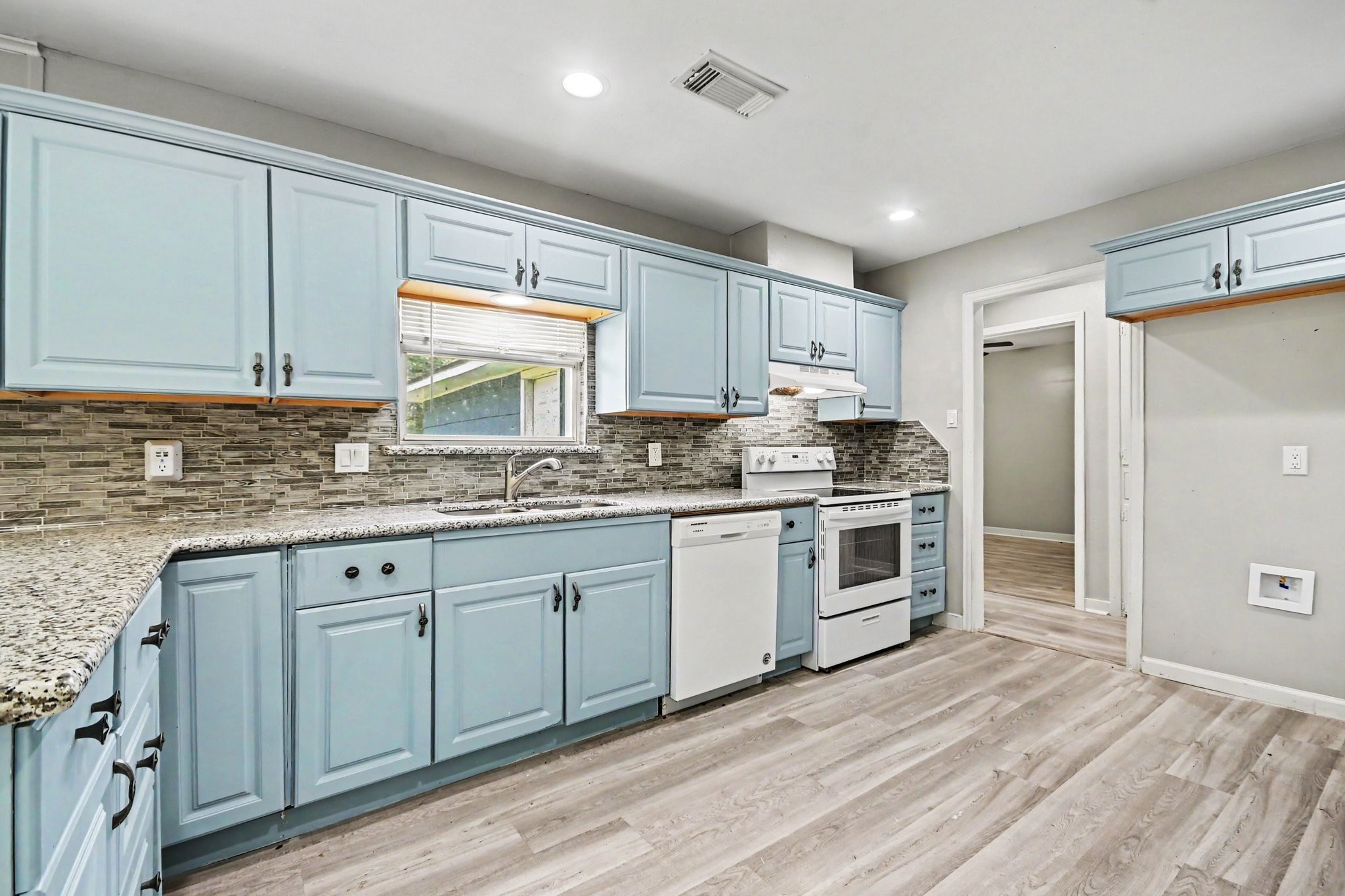 203 Chestnut Street Property Photo 4