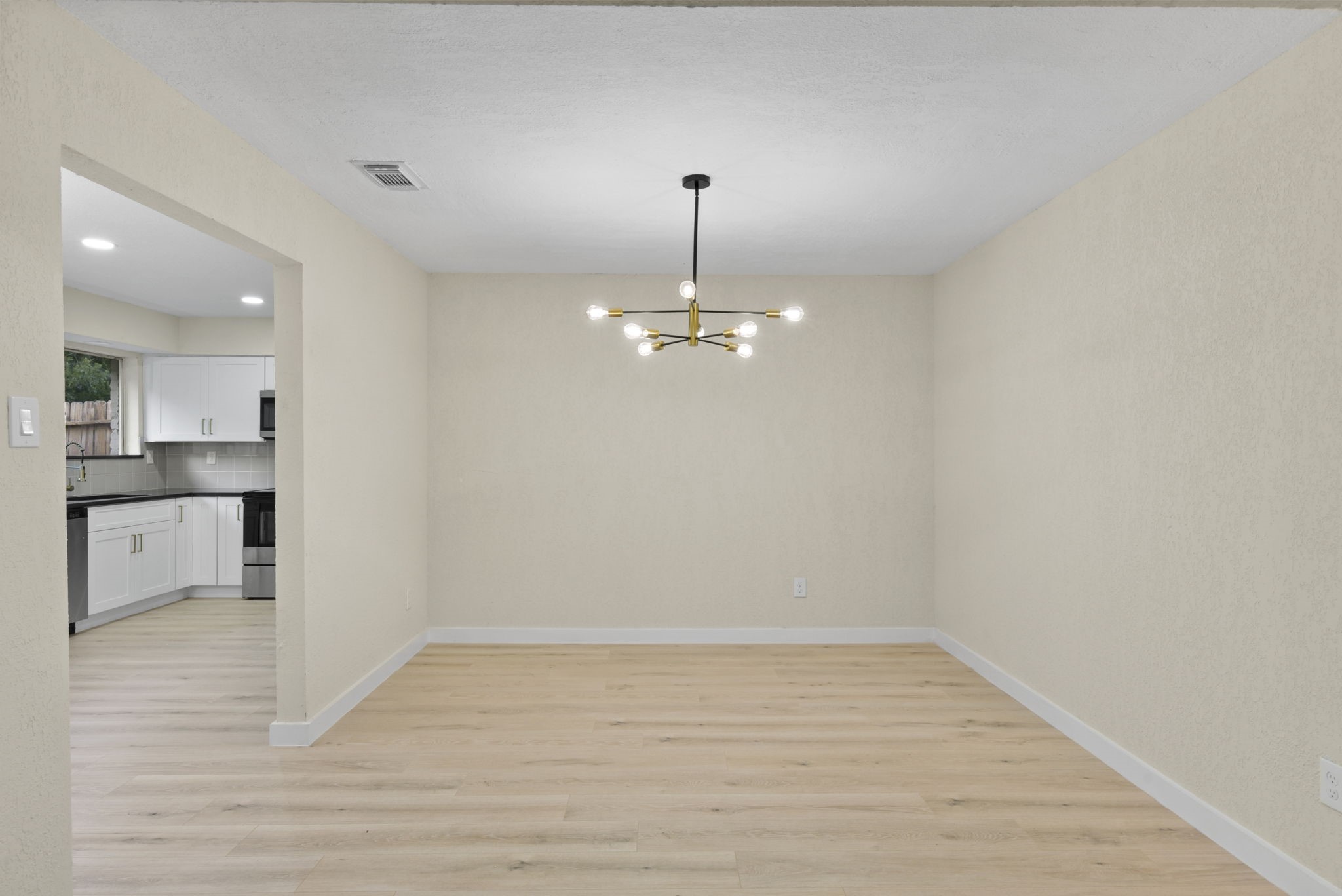 2322 Aprilmont Drive Property Photo 11