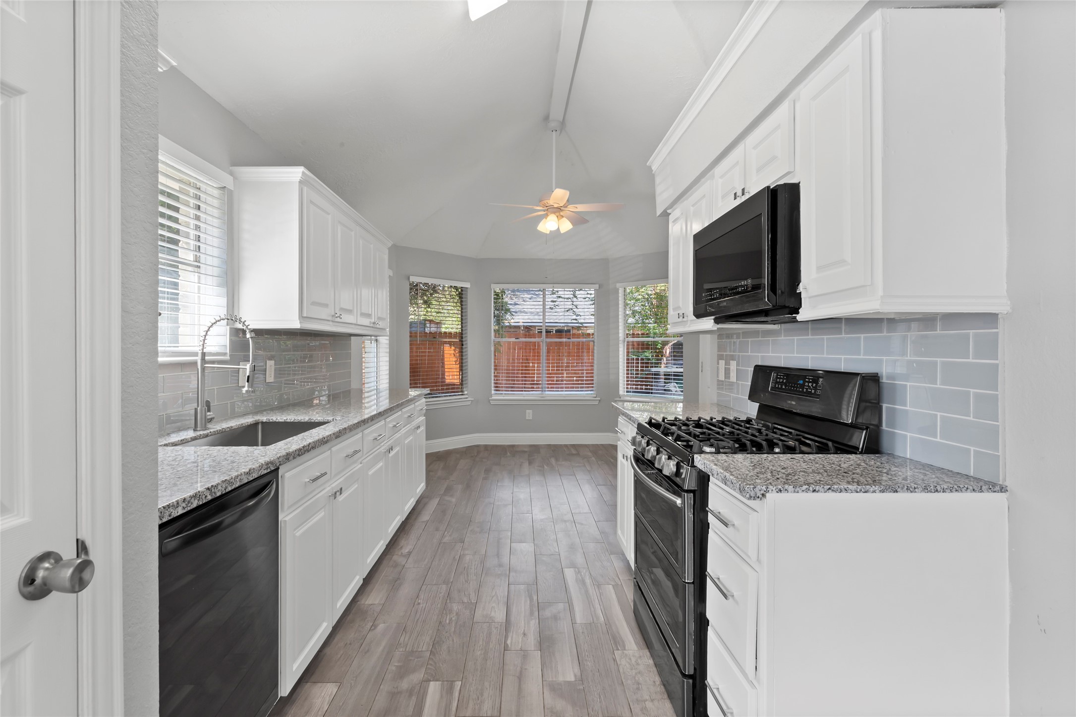 11710 Seawood Drive Property Photo 7