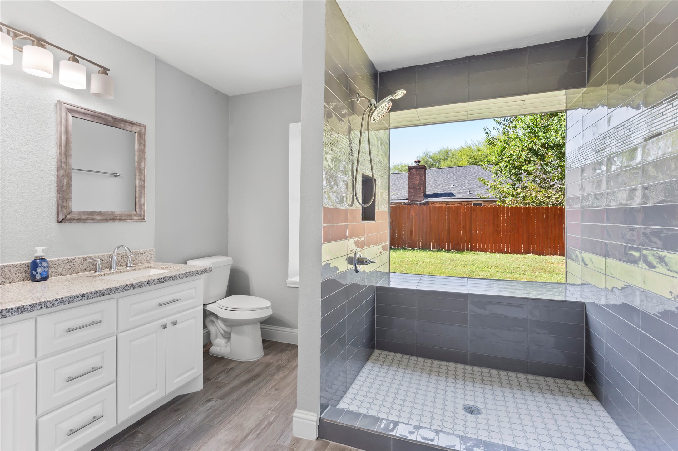 11710 Seawood Drive Property Photo 13